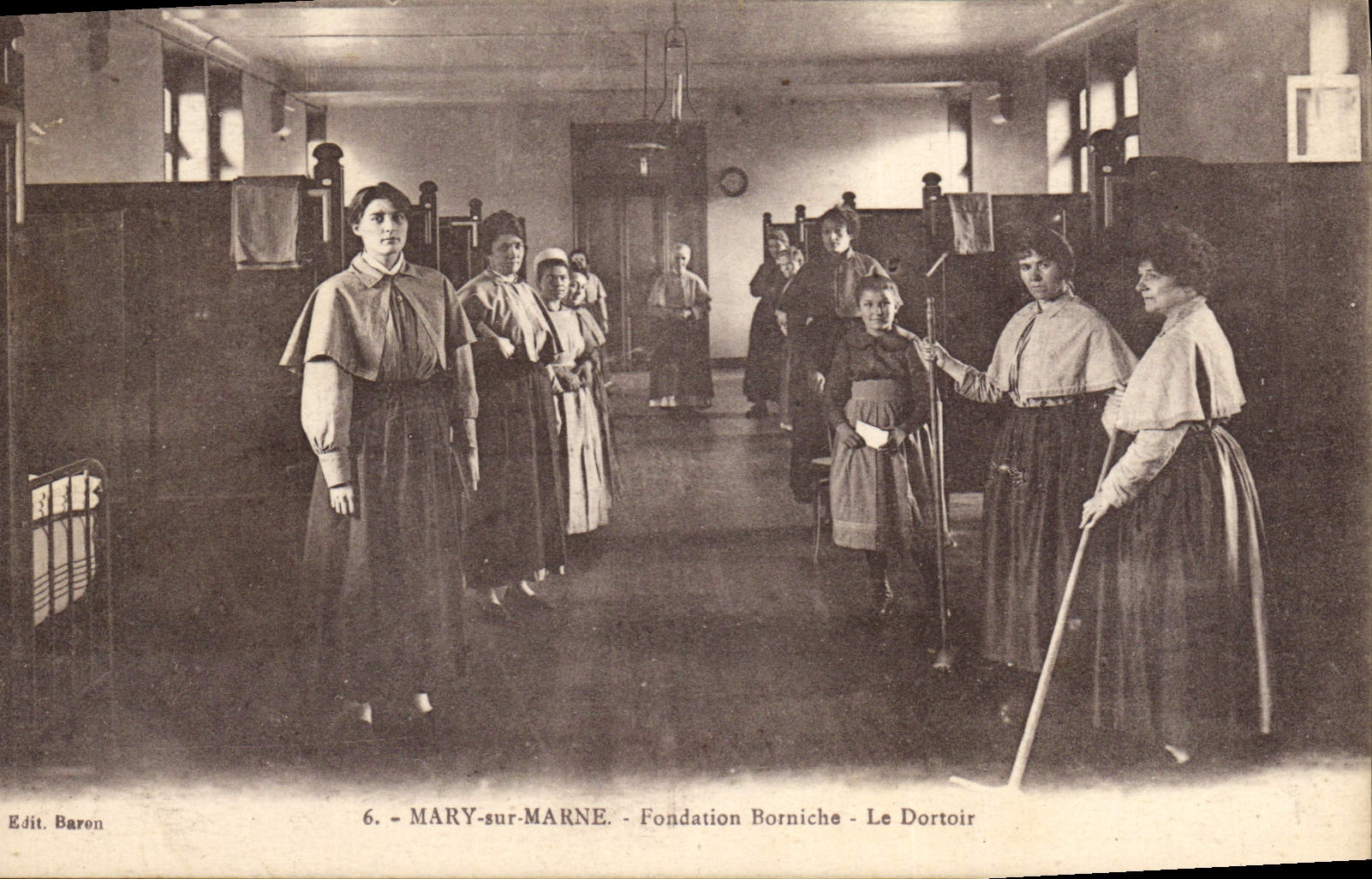 POSTAL Maria de la VENDIMIA en la fundación de Marne Borniche el dormitorio