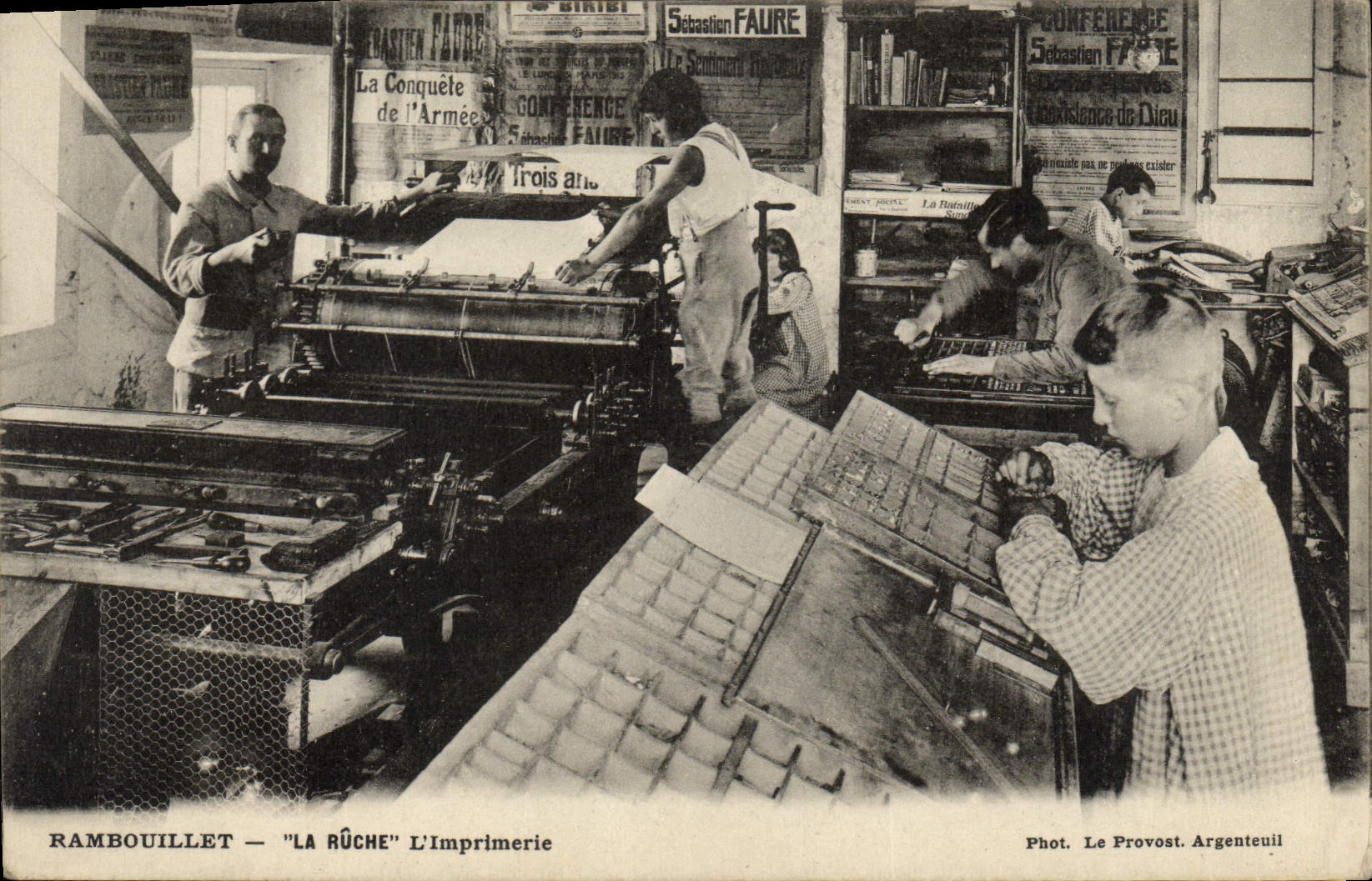 CPA Rambouillet La Ruche L'imprimerie Enfants TOP