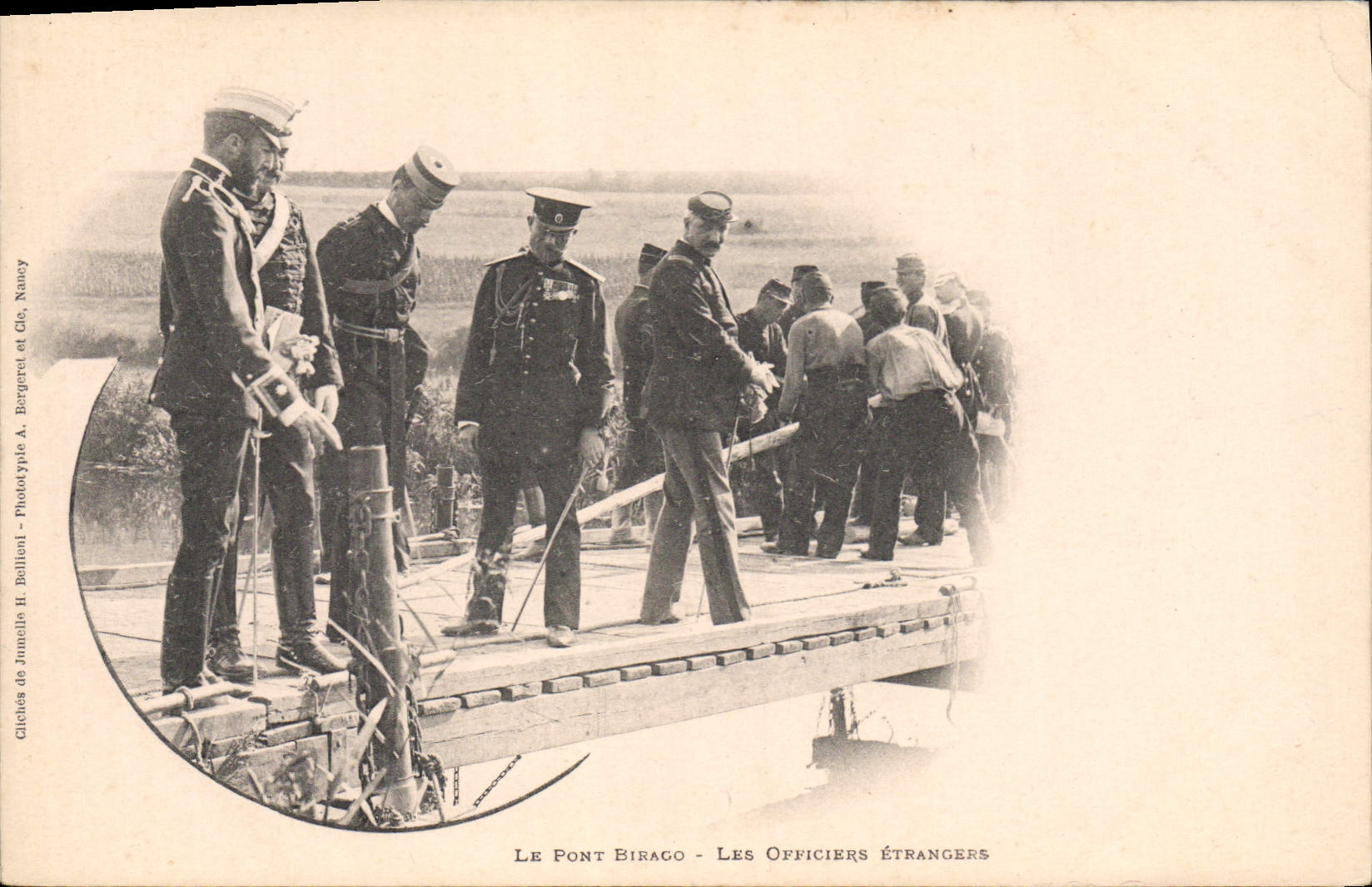 POSTAL Militaria de la VENDIMIA los oficiales extranjeros del puente de Birago