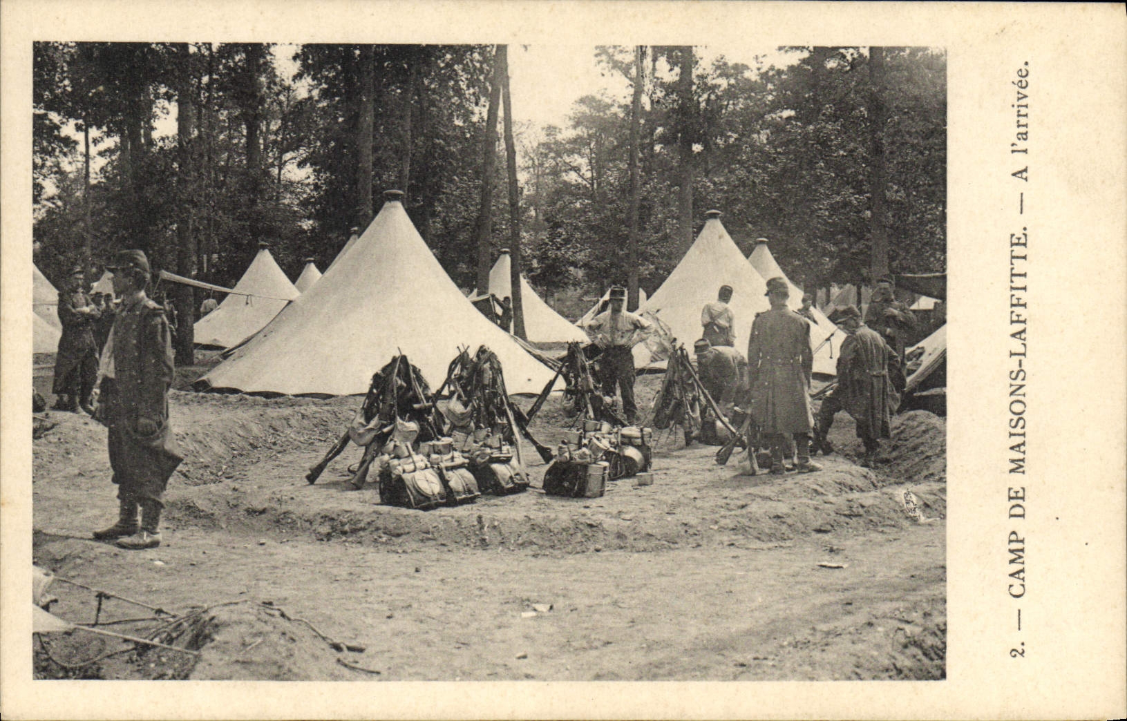 VINTAGE POSTCARD Militaria Camp of Laffitte Houses On arrival