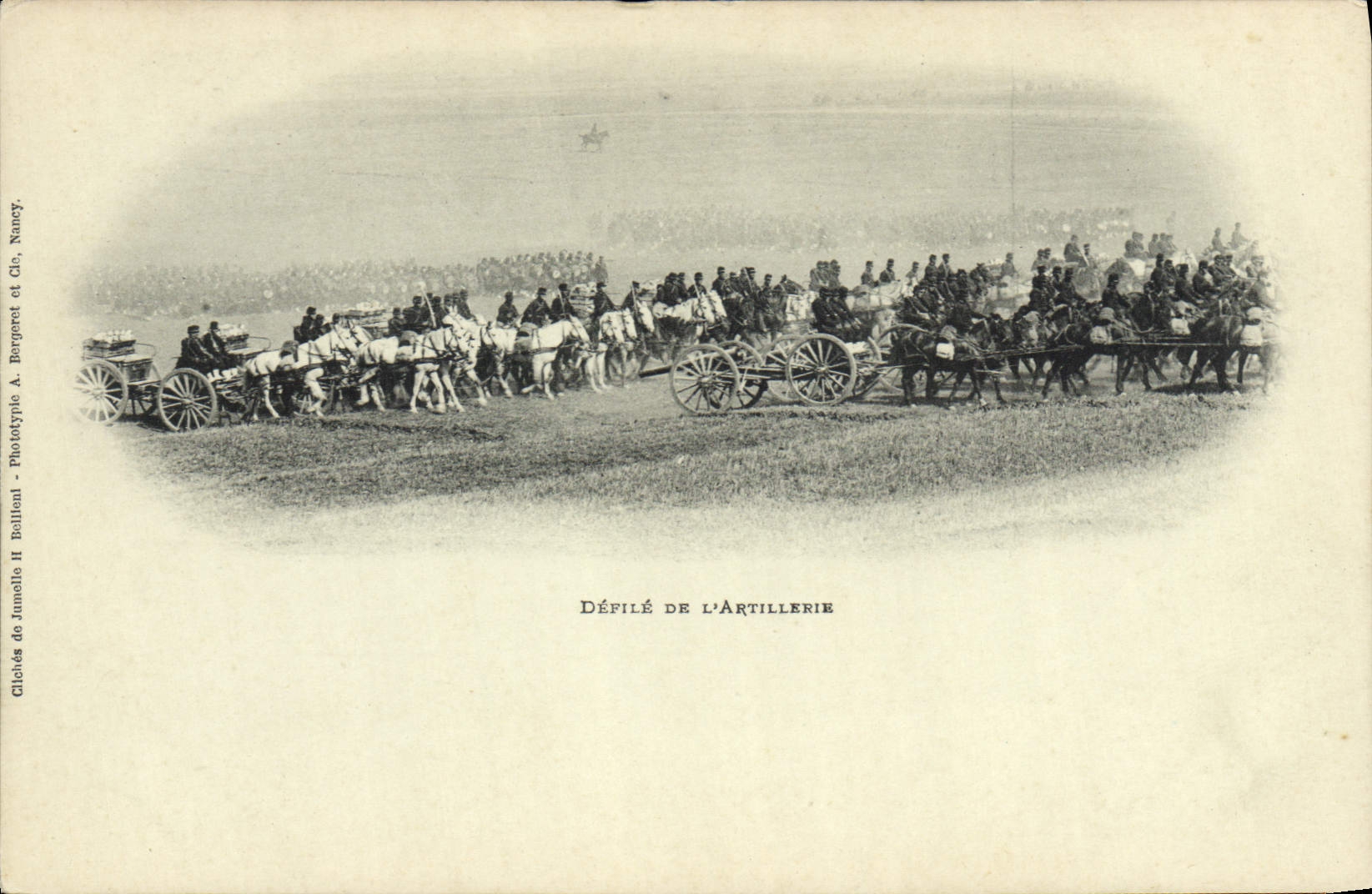 CPA Militaria Defile de l'artillerie 