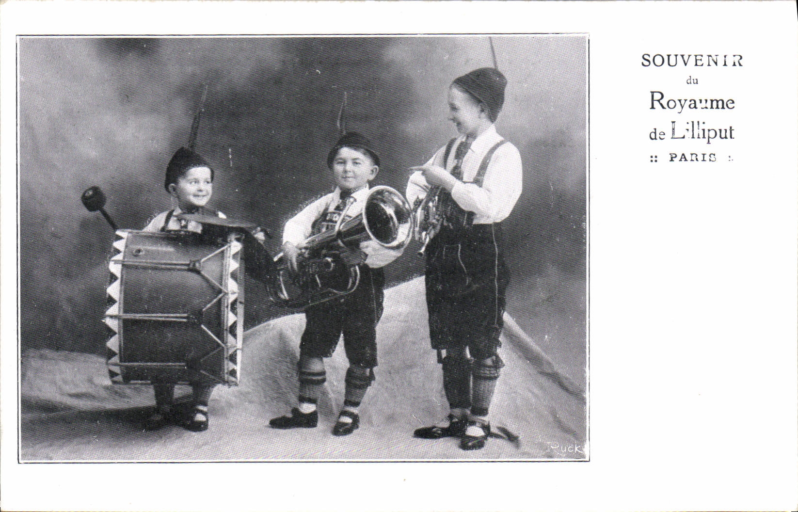 CPA Foklore Nain Souvenir du royaume de Lilliput Paris