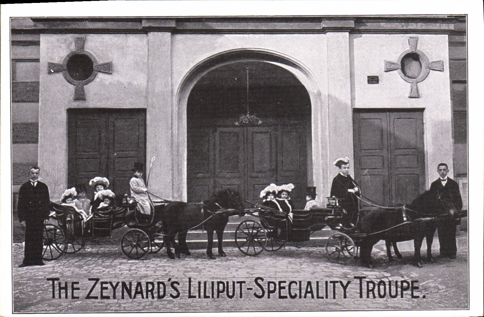 CPA Foklore Nain The Zeynard's Liliput speciality Troupe Poney 