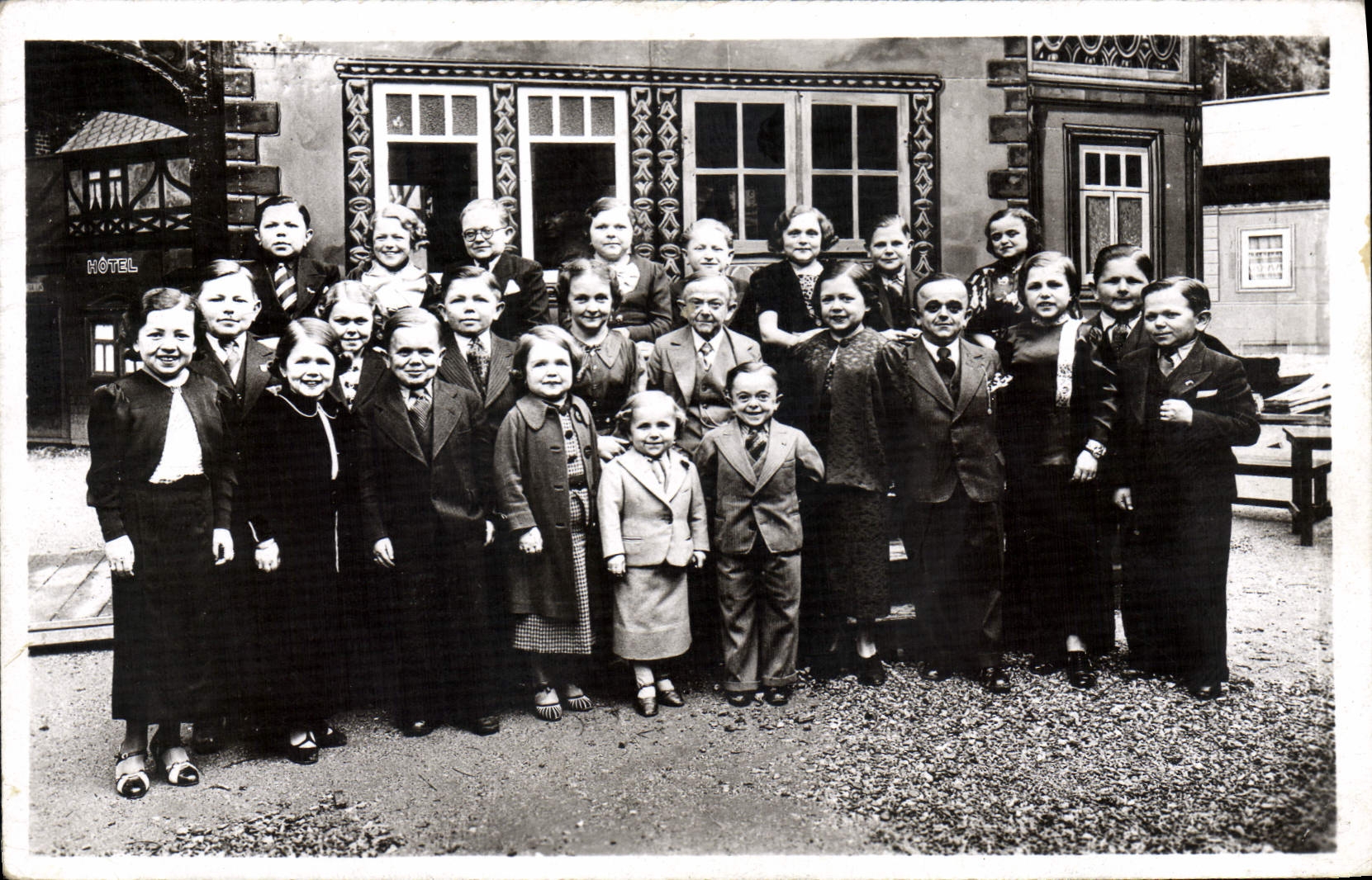 VINTAGE POSTCARD Dwarf Foklore International exhibition Paris 1937 Esplanade of the invalids Kingdom of Lilliput TOP