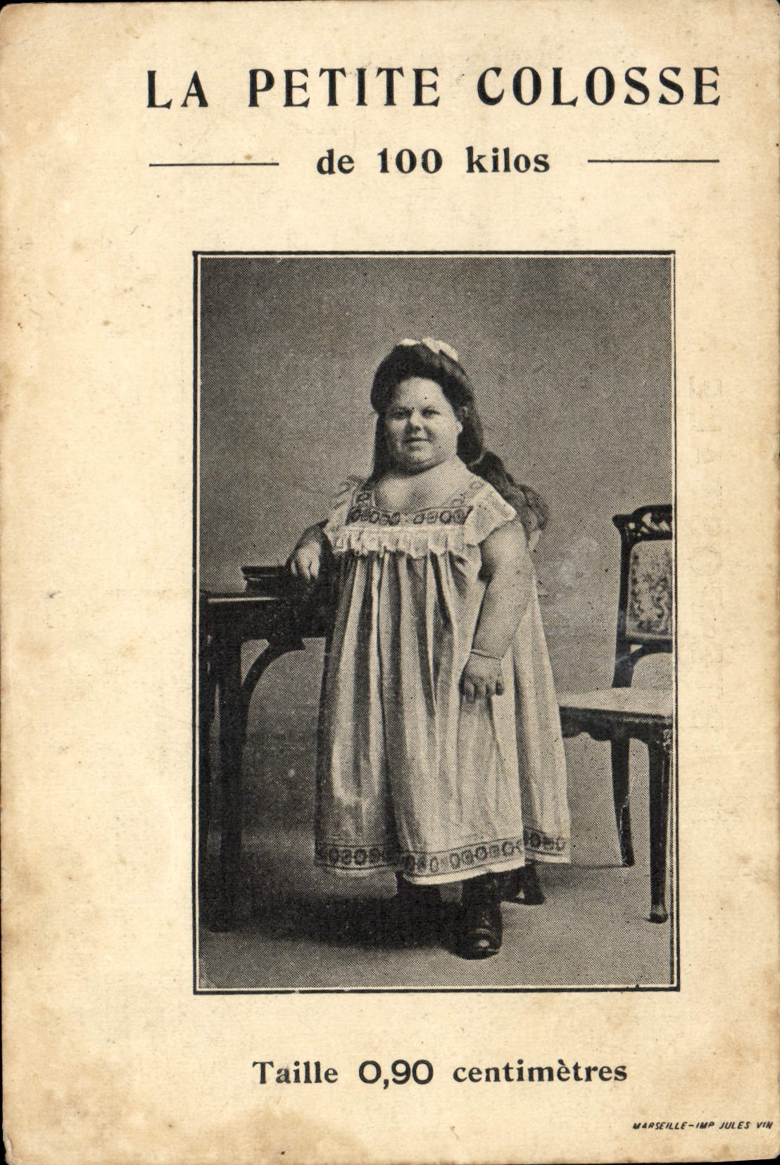 VINTAGE POSTCARD Dwarf Foklore small the colossus of 100 kilos 90 cm