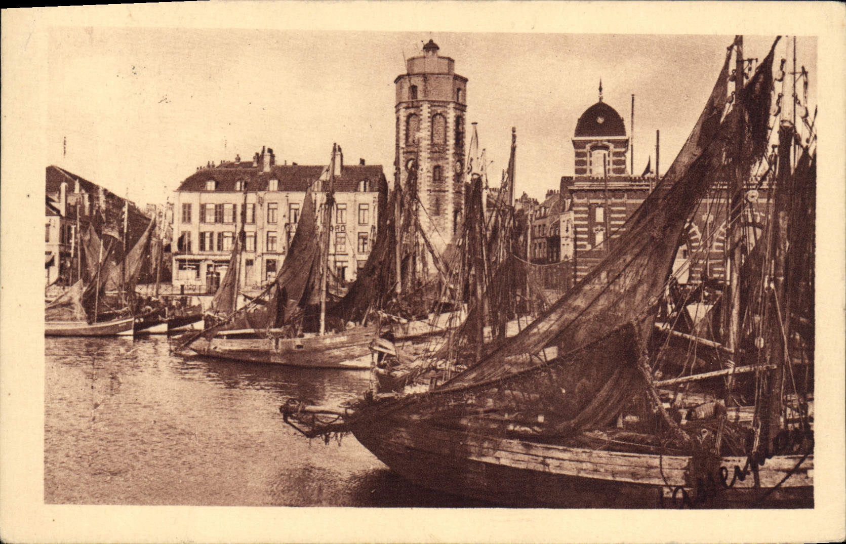 Barco de Dunkirk de la POSTAL de la VENDIMIA la vuelta portuaria de Leughenaer
