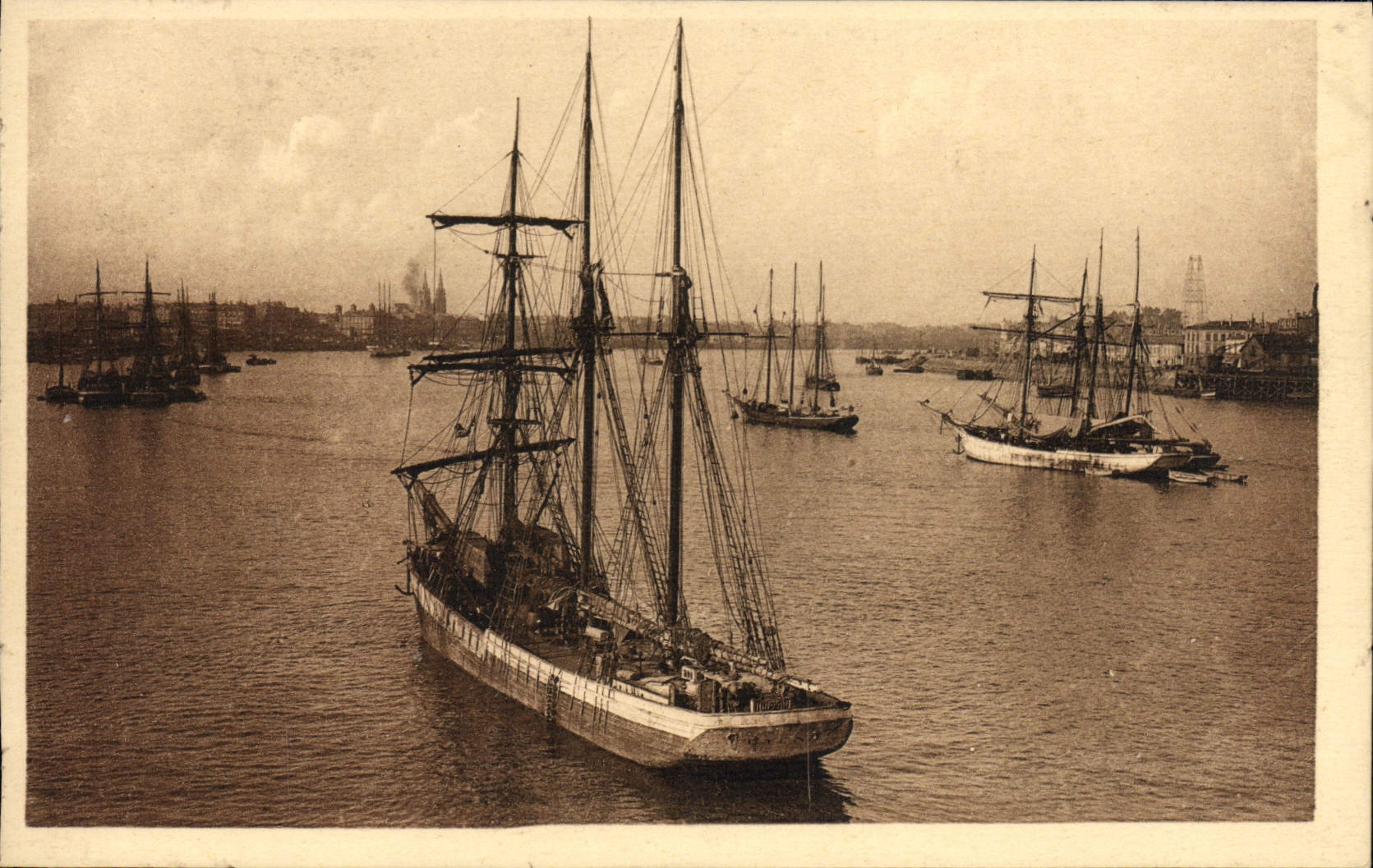 Barcos de pesca al bacalado del barco de Burdeos de la POSTAL de la VENDIMIA en caminos