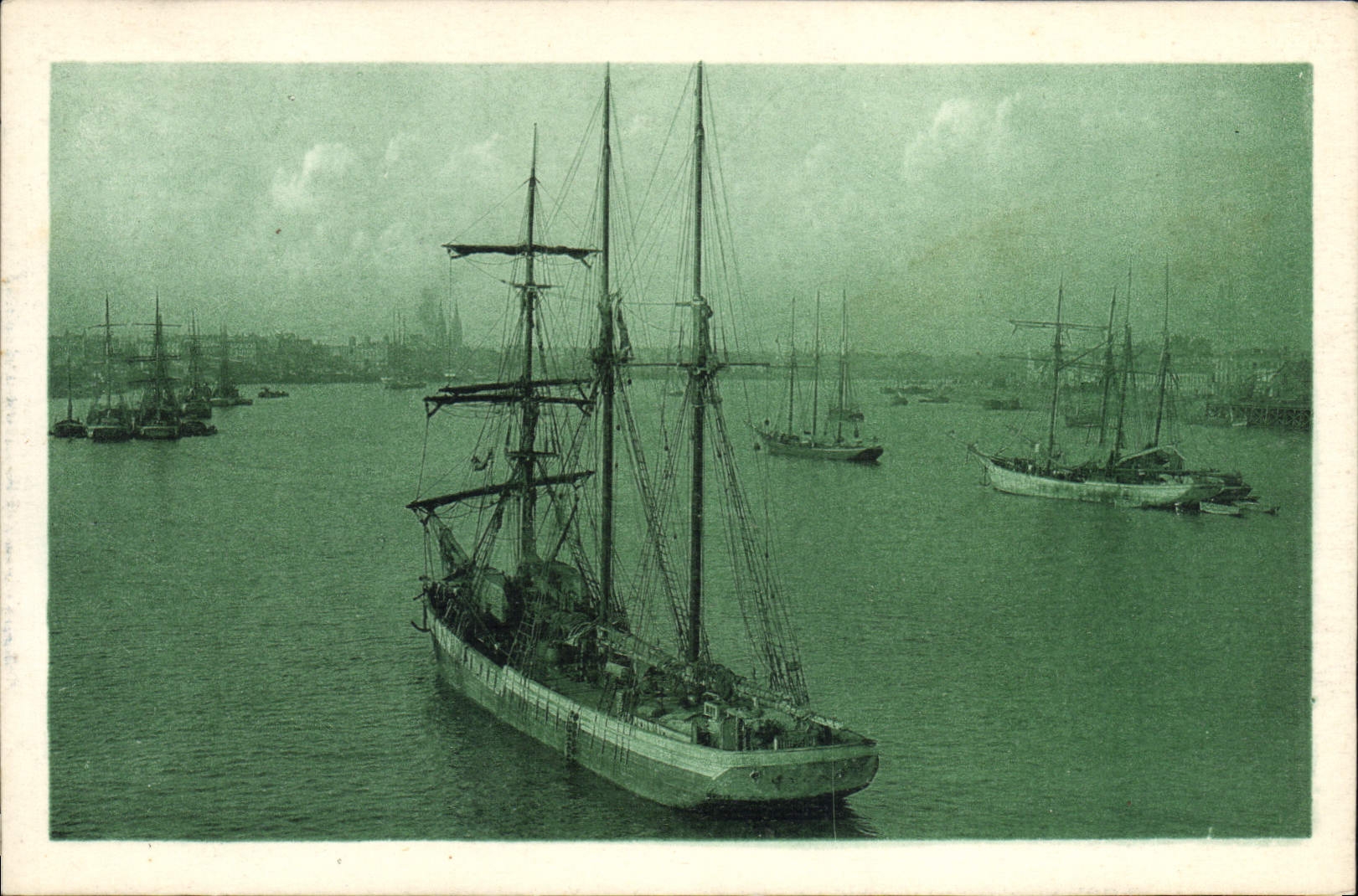 CPA Bateau Bordeaux Les morutiers en rade