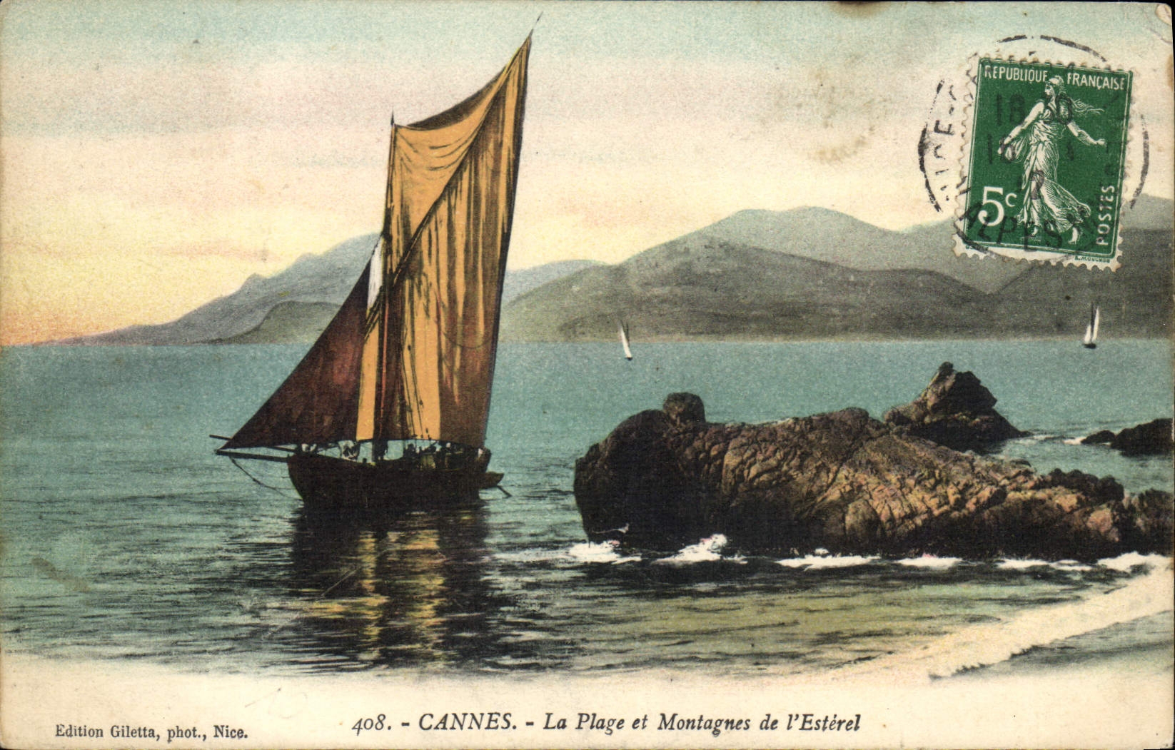CPA Bateau Cannes La plage et montagnes de l'Esterel