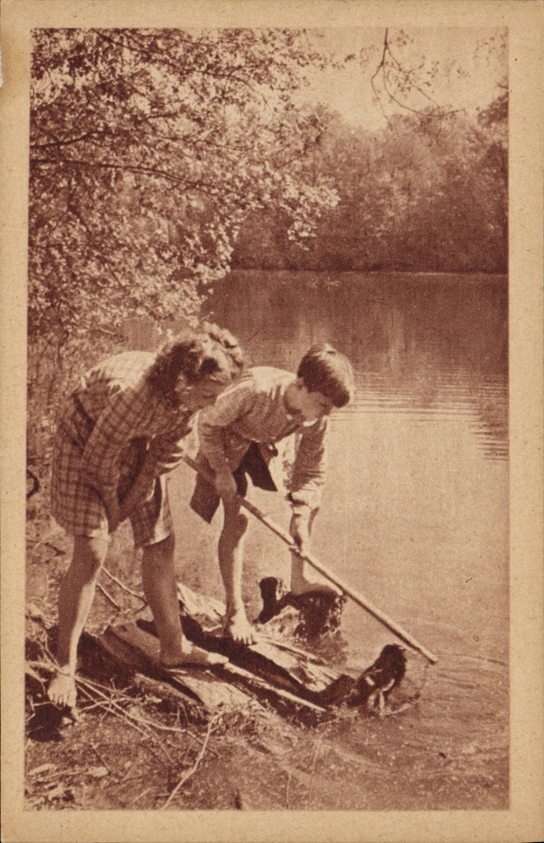 CPA Enfants Entraide Francaise