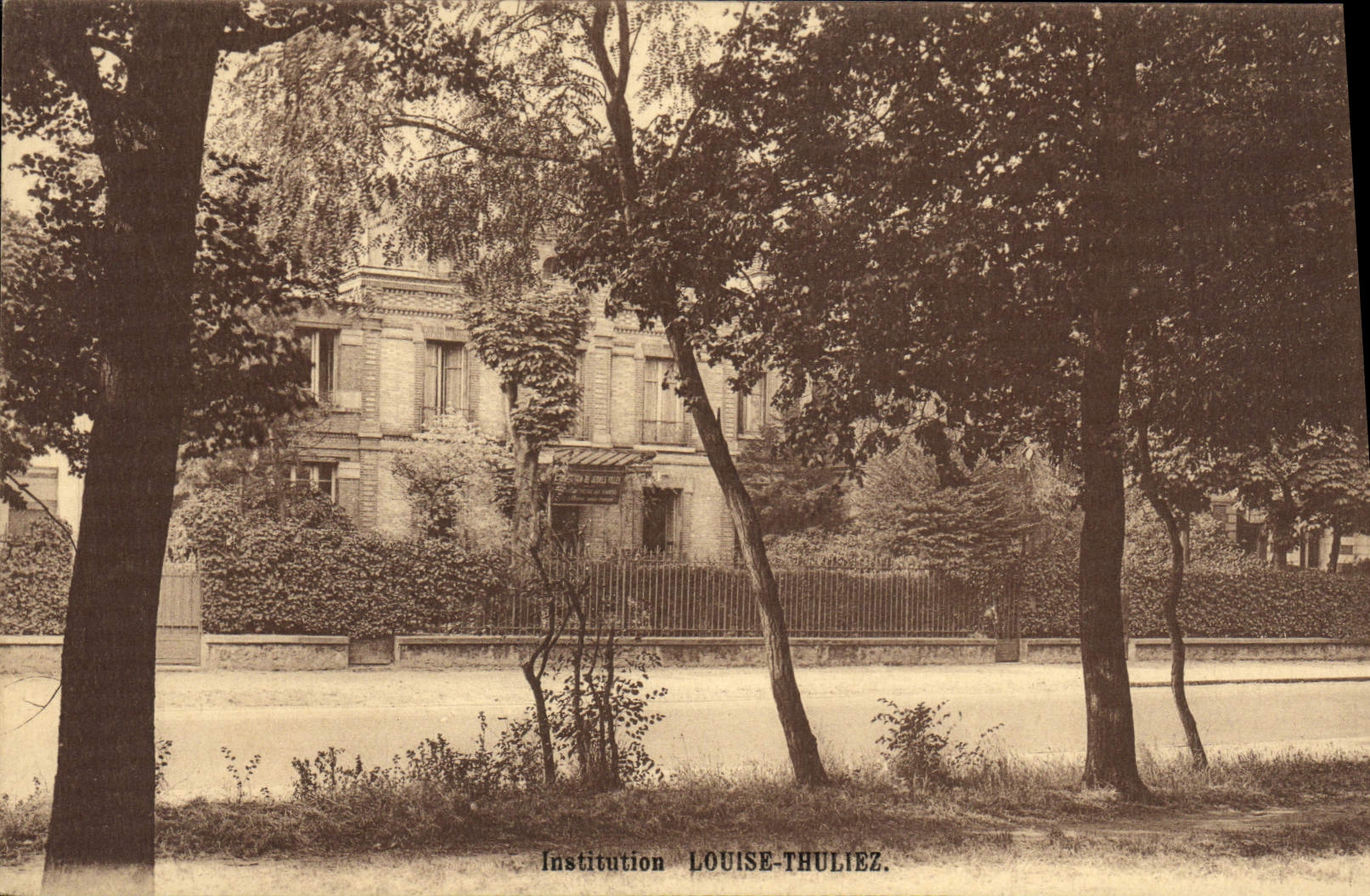 VINTAGE POSTCARD Institution Louise Thuliez Boarding school of young girls Avenue of Holy Gravel Maurice