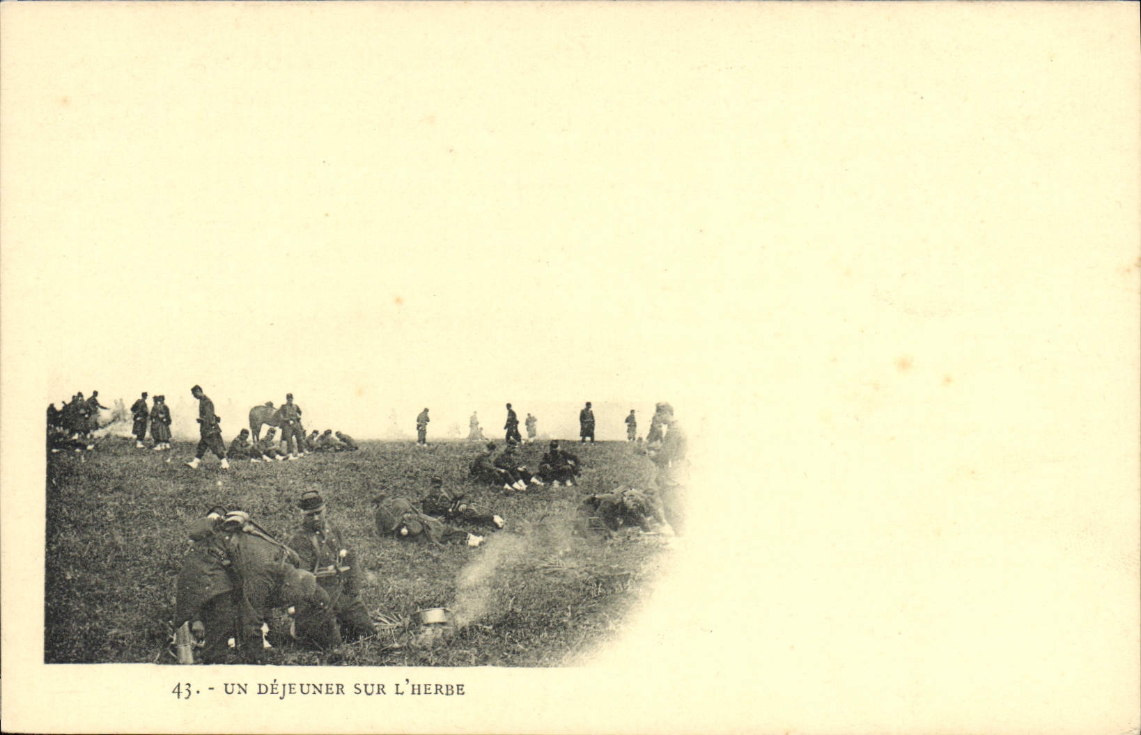 CPA Militaria Un dejeuner sur l'herbe