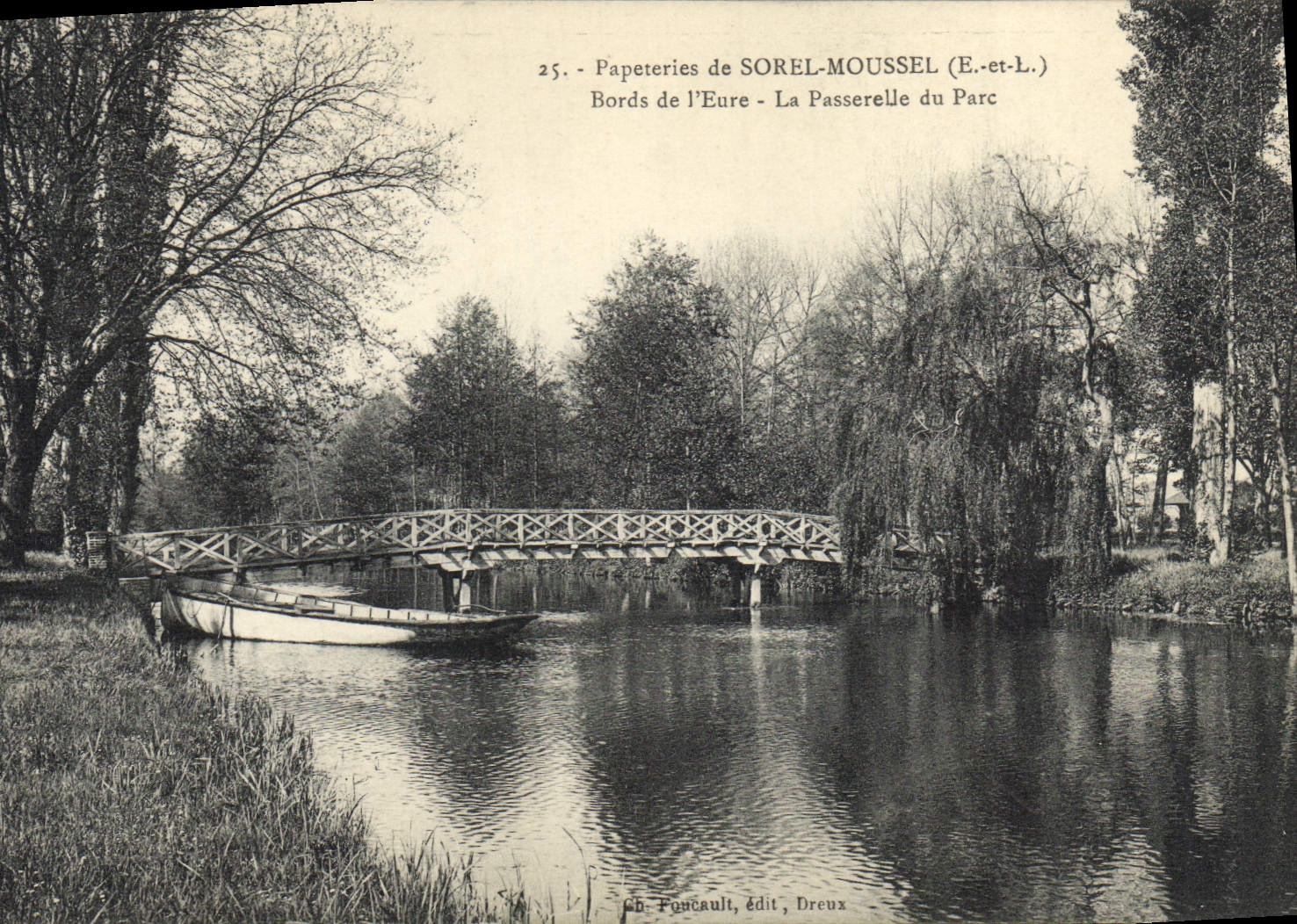 CPA Papeteries de Sorel Moussel Bords de l'Eure La passerelle du parc 