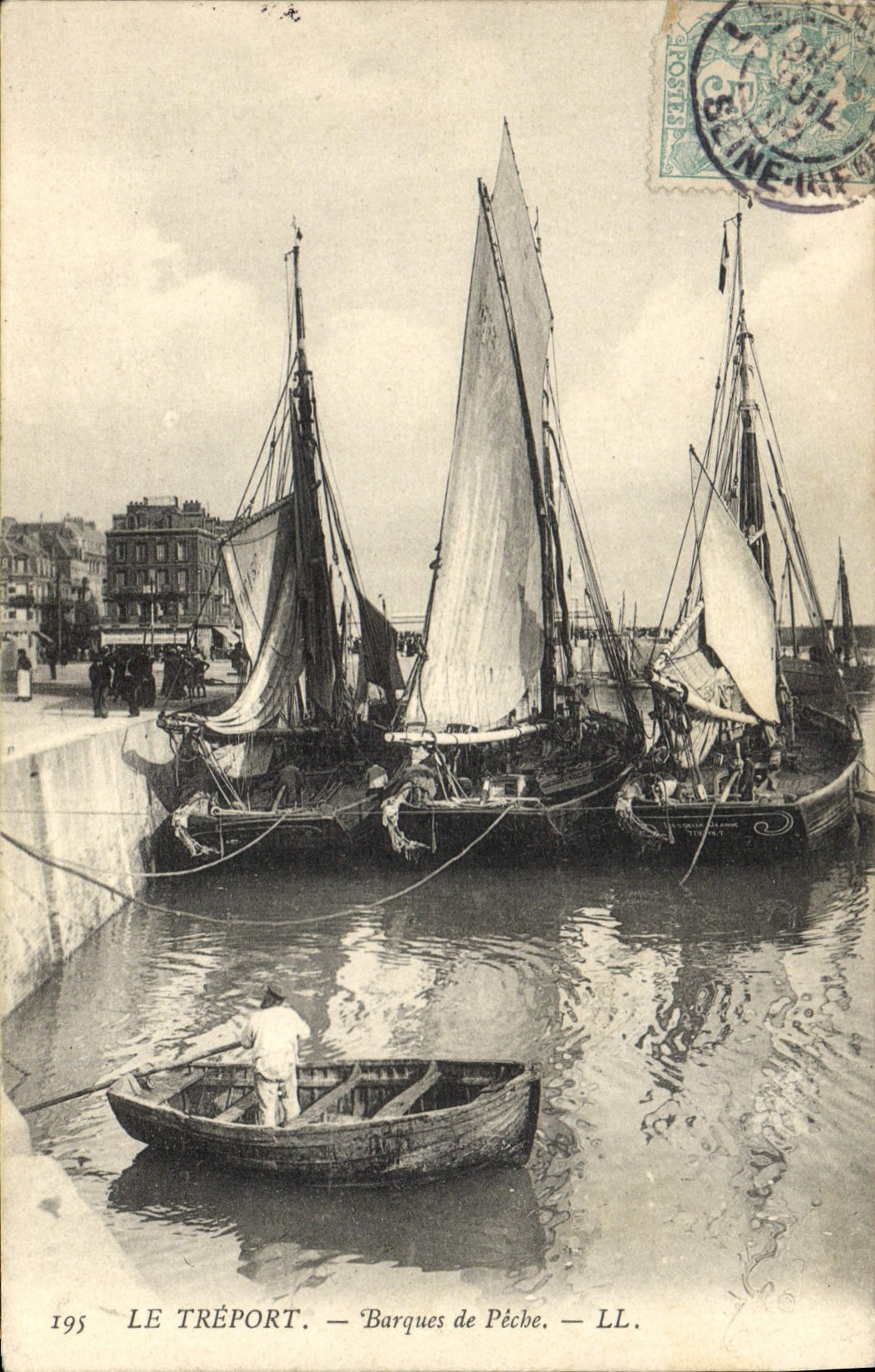 Barcos de Treport del barco de la POSTAL de la VENDIMIA del pecado