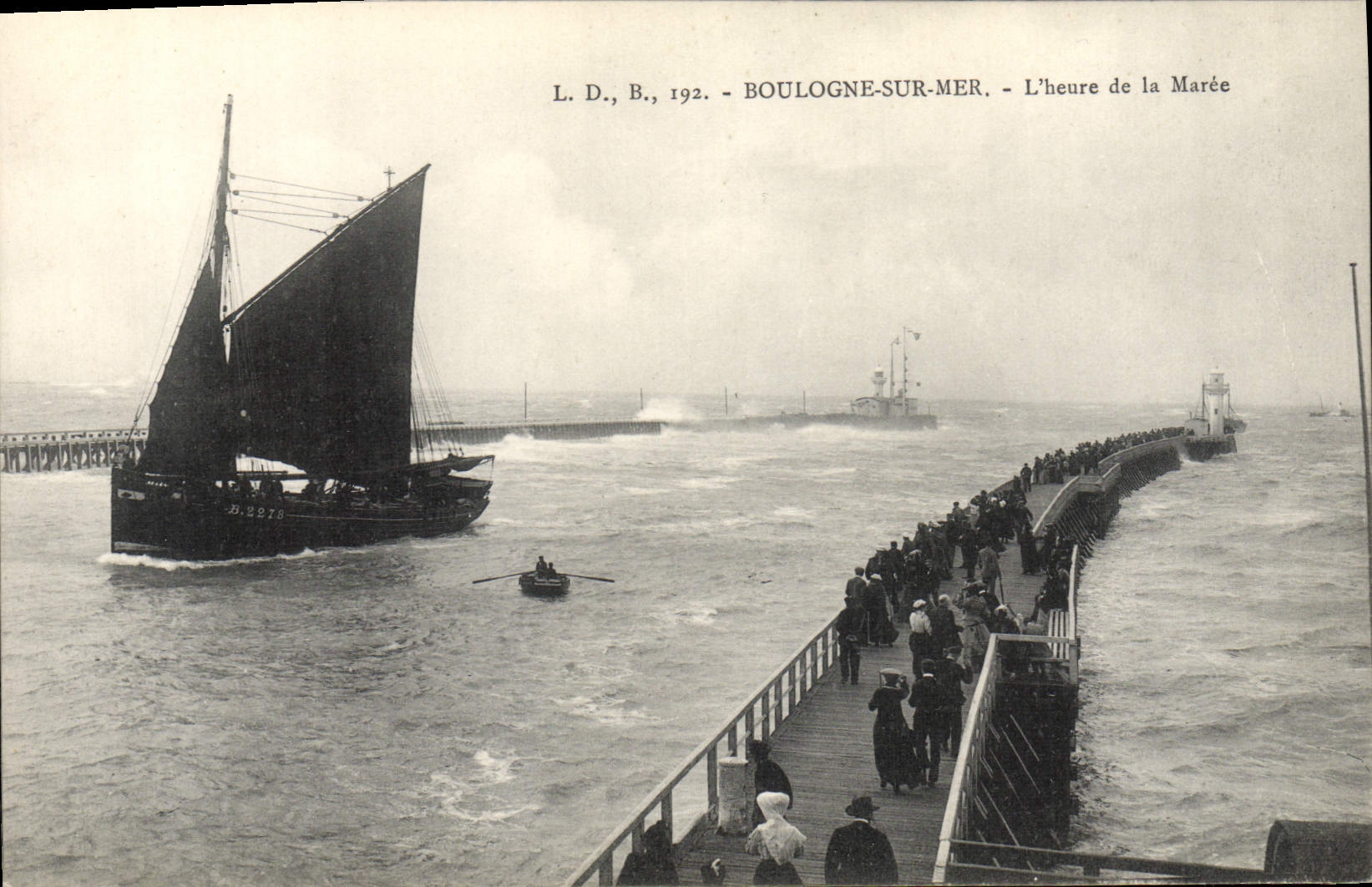 Barco de Boulogne de la POSTAL de la VENDIMIA en el mar la hora de la marea
