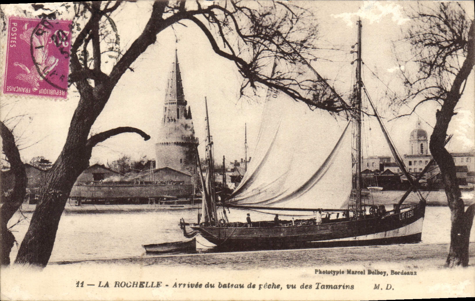 El barco de La Rochelle de la POSTAL de la VENDIMIA llegó del barco del pecado visto de Tamarins