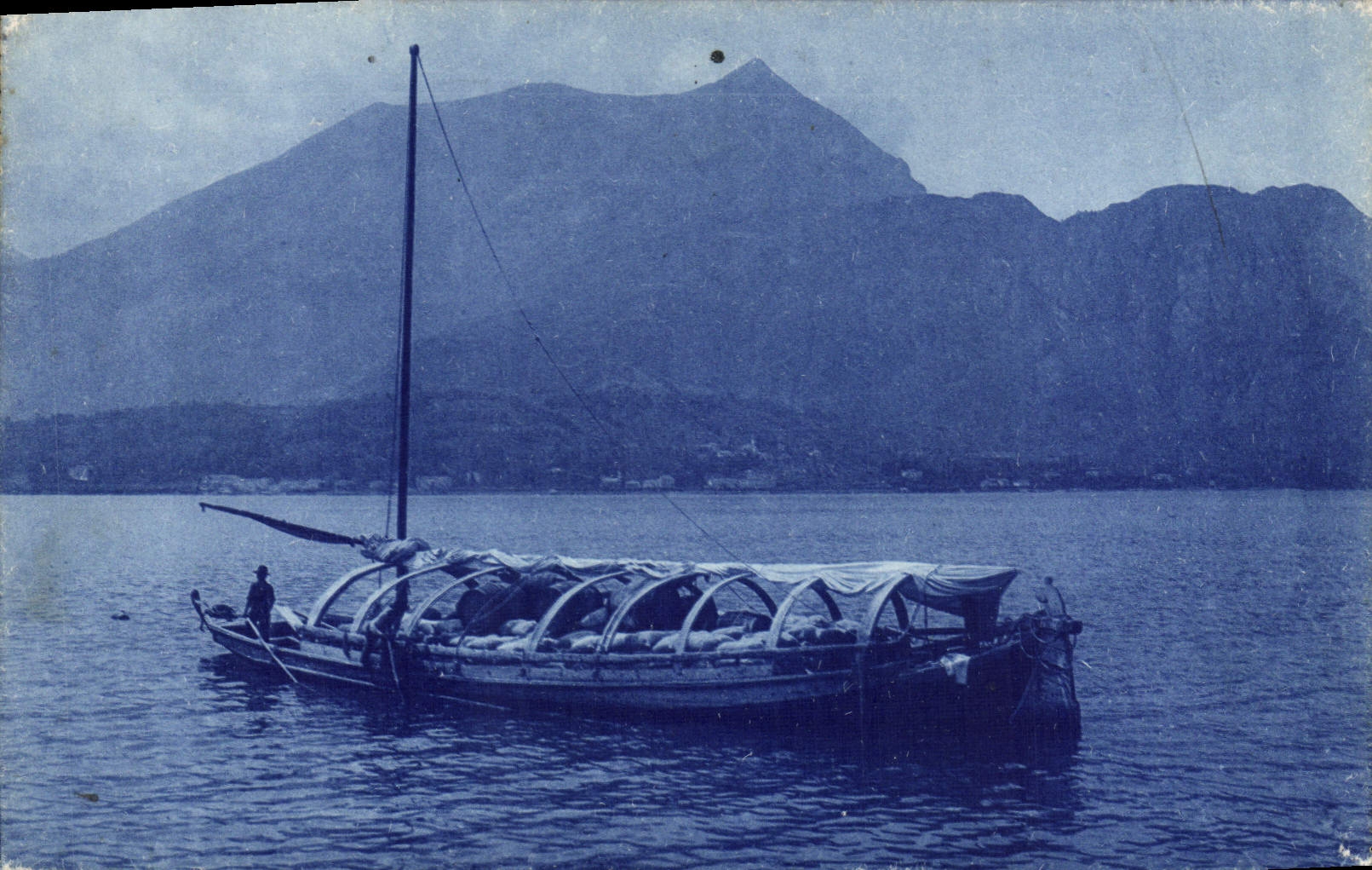 VINTAGE POSTCARD Boat Italy Italia