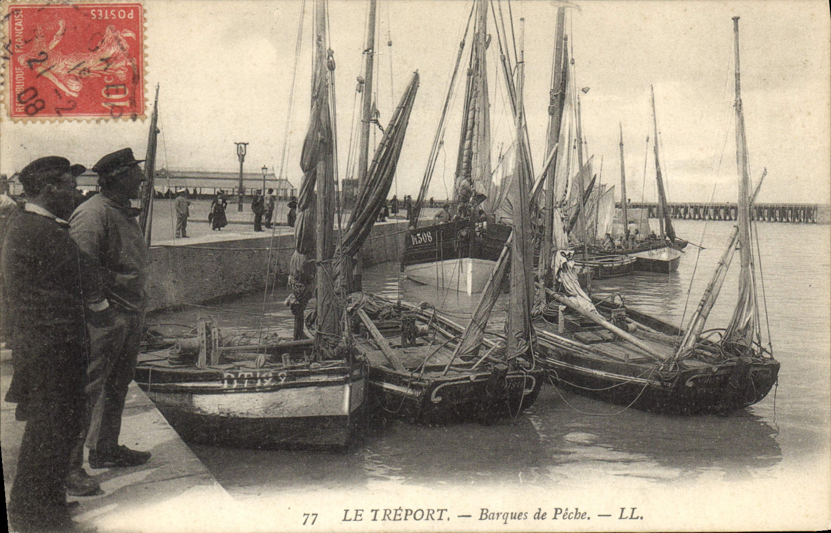 CPA Bateau Le Treport Barques de peche 