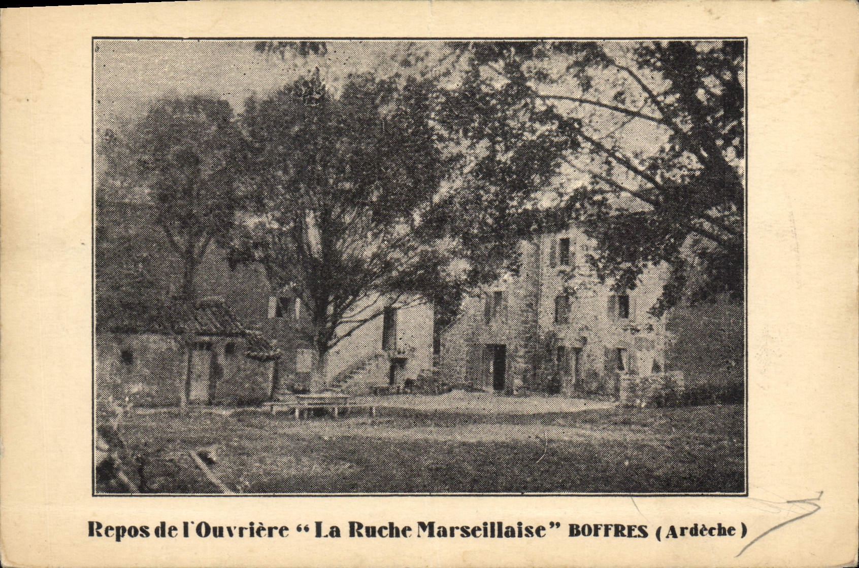 VINTAGE POSTCARD Rest of the worker the Marseilles Hive Boffres Ardeche