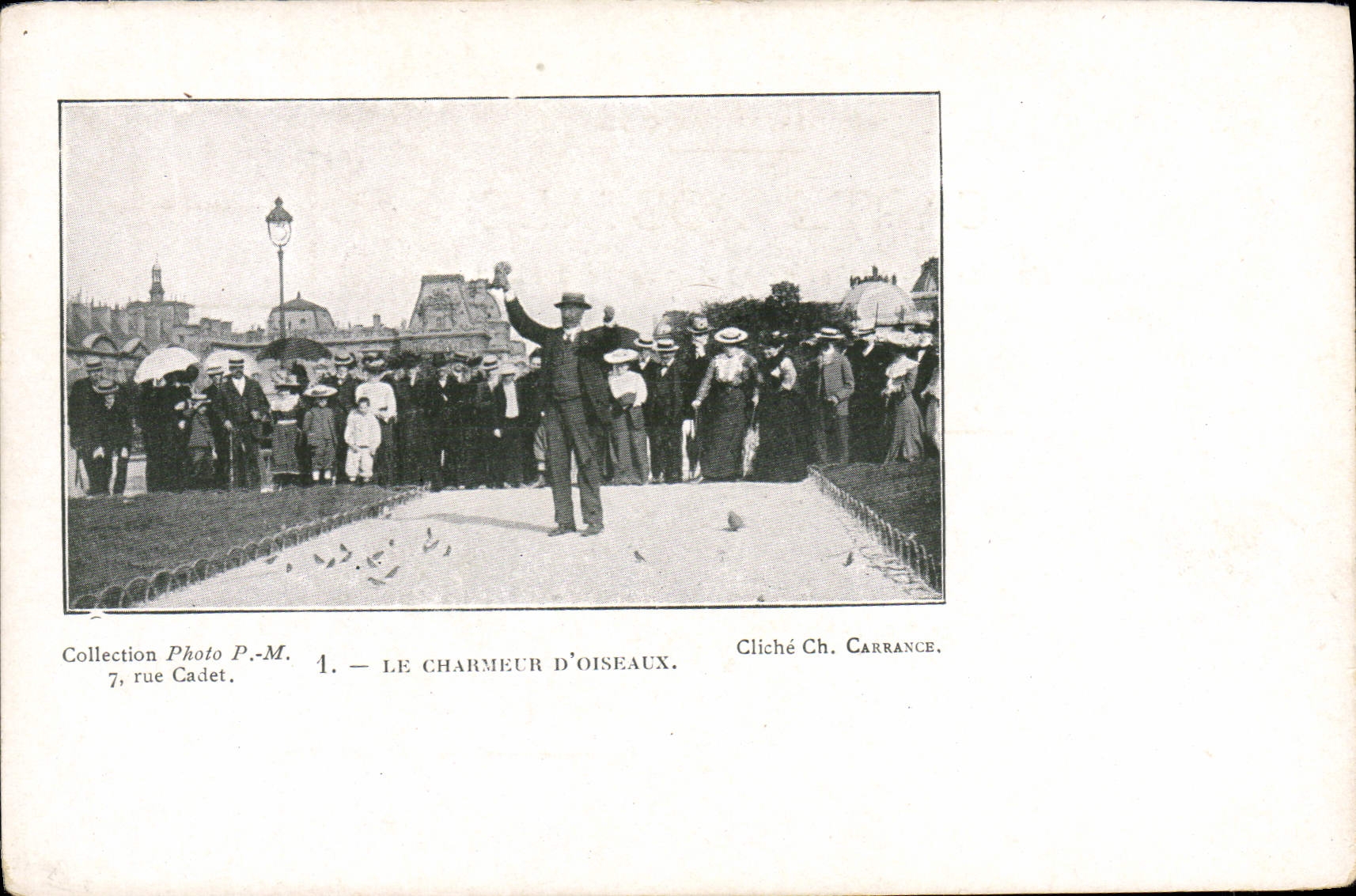 CPA Collection du Photo Rue Cadet Paris Le Charmeur d'aoiseaux Tuileries