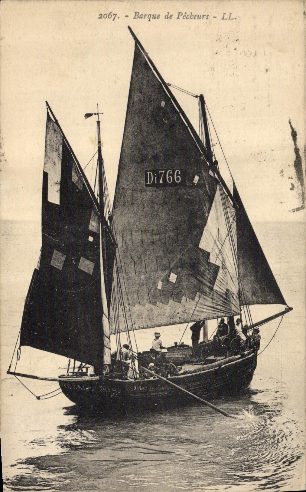 El barco de la POSTAL de la VENDIMIA pesca el barco de pecadores