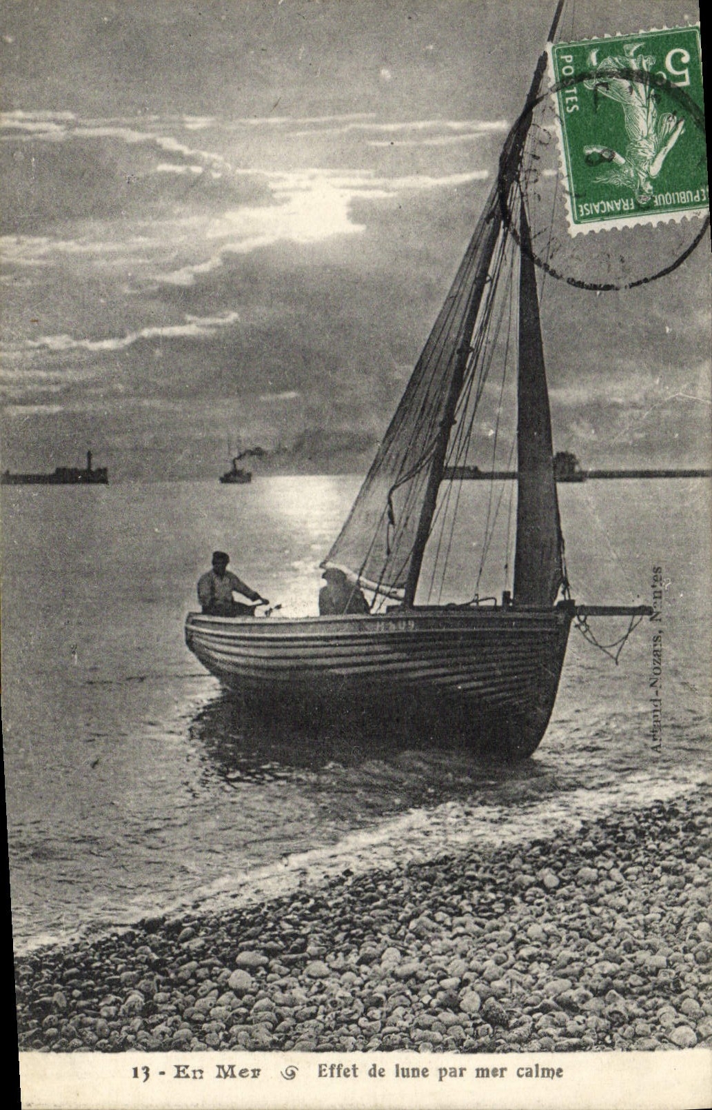 VINTAGE POSTCARD Bateau At sea Fishes Effect of the moon per calm sea