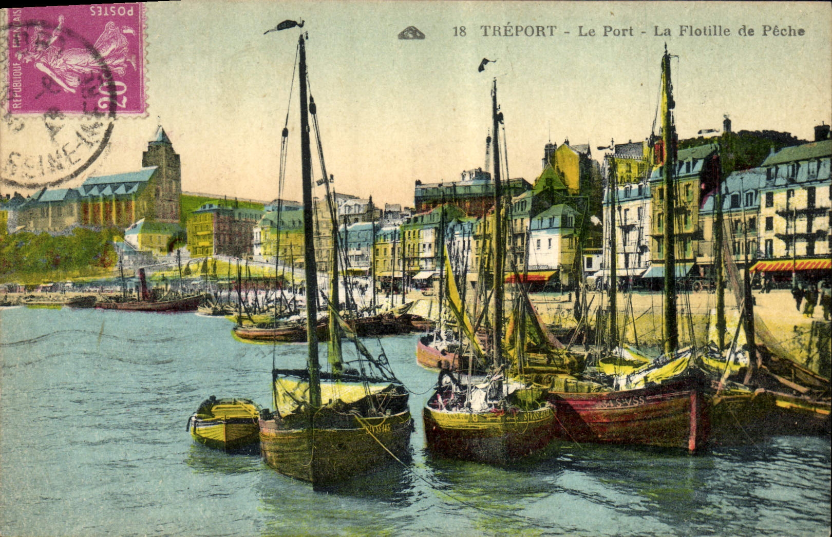 CPA Bateau Peche Le Treport Le port La flotille de peche 