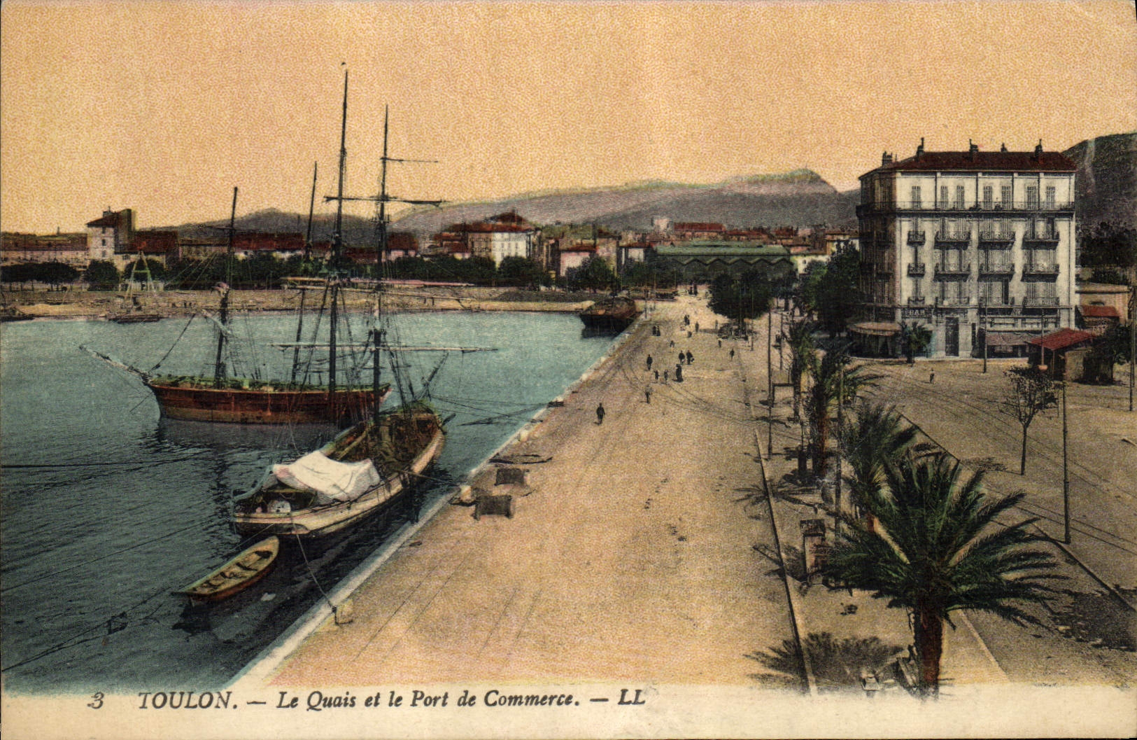 VINTAGE POSTCARD Bateau Fishes Toulon the commercial quays and port