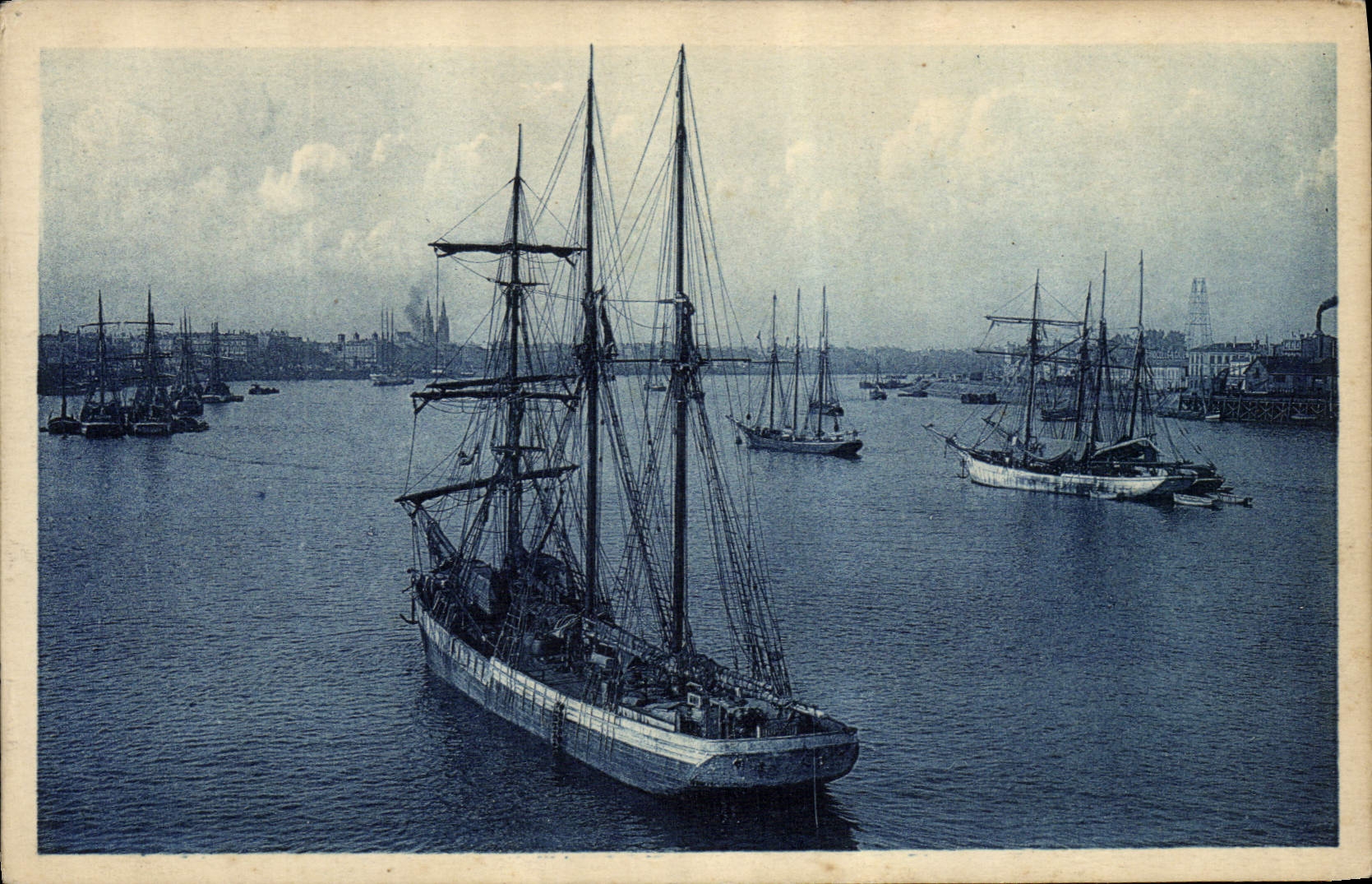 VINTAGE POSTCARD Bateau Fishes Bordeaux the cod-fishing boats in roads
