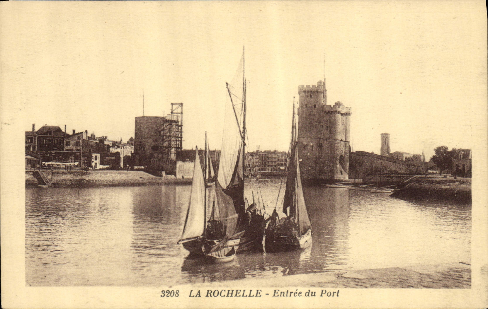 VINTAGE POSTCARD Bateau Fishes La Rochelle Entree of the port