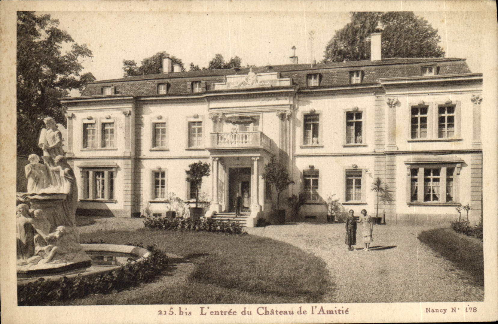 VINTAGE POSTCARD the entry of the castle of the friendship