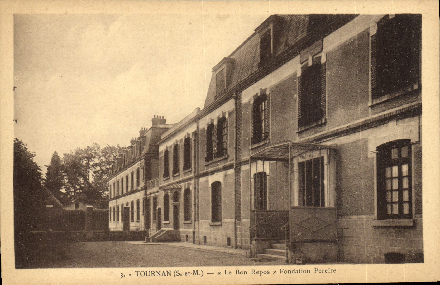 VINTAGE POSTCARD Foundation Pereire Tournan in Brie Good rest