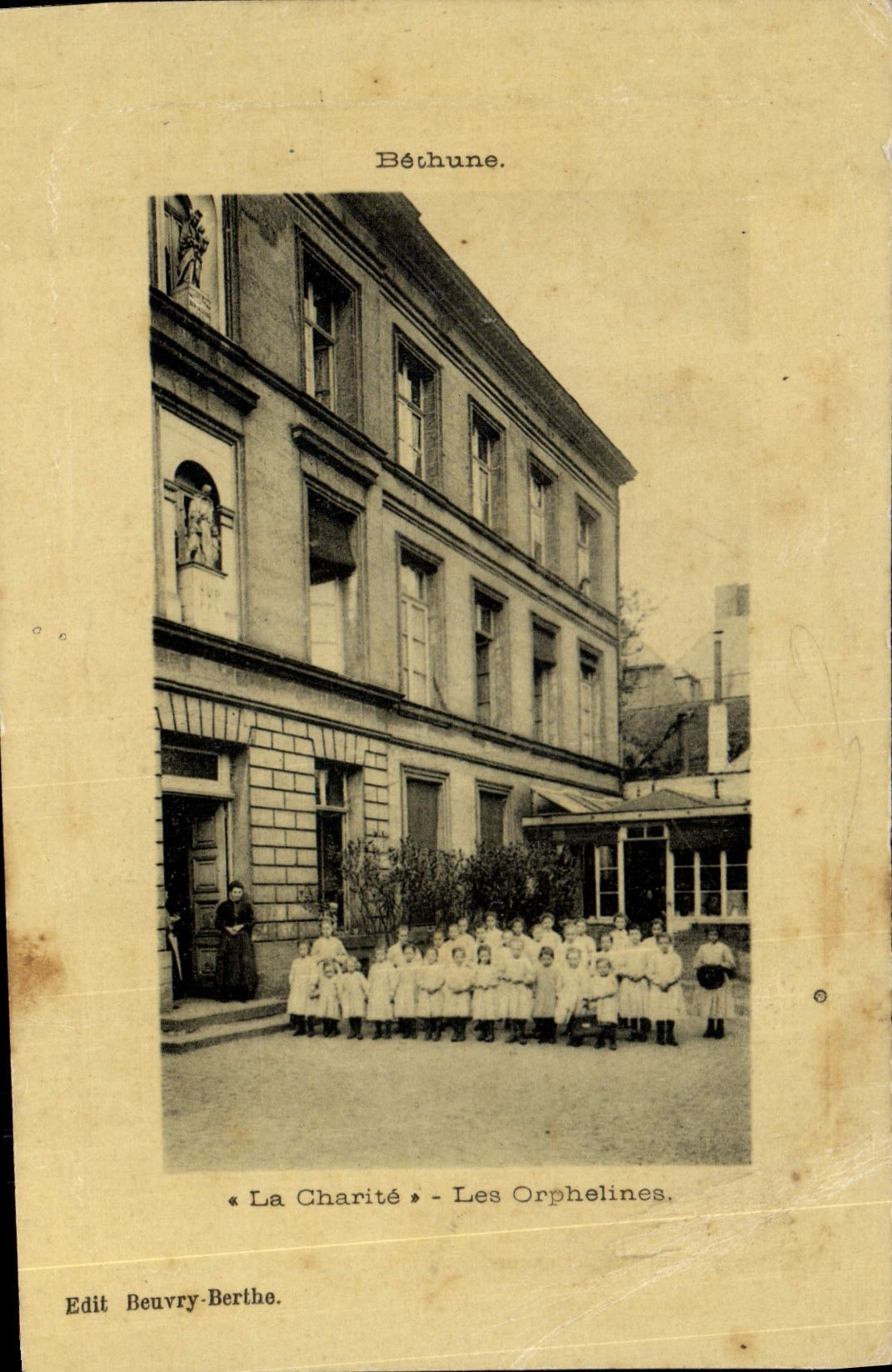 VINTAGE POSTCARD Charity orophelines