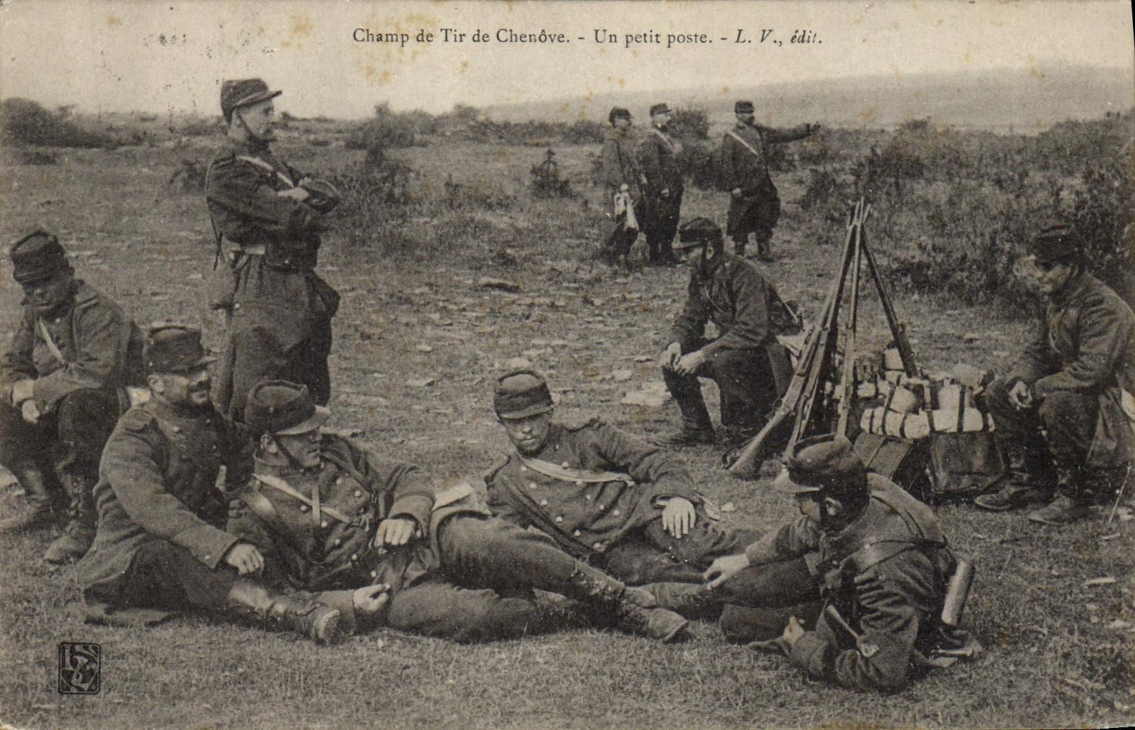 CPA Militaria Champ de tir de Chenove Un petit poste