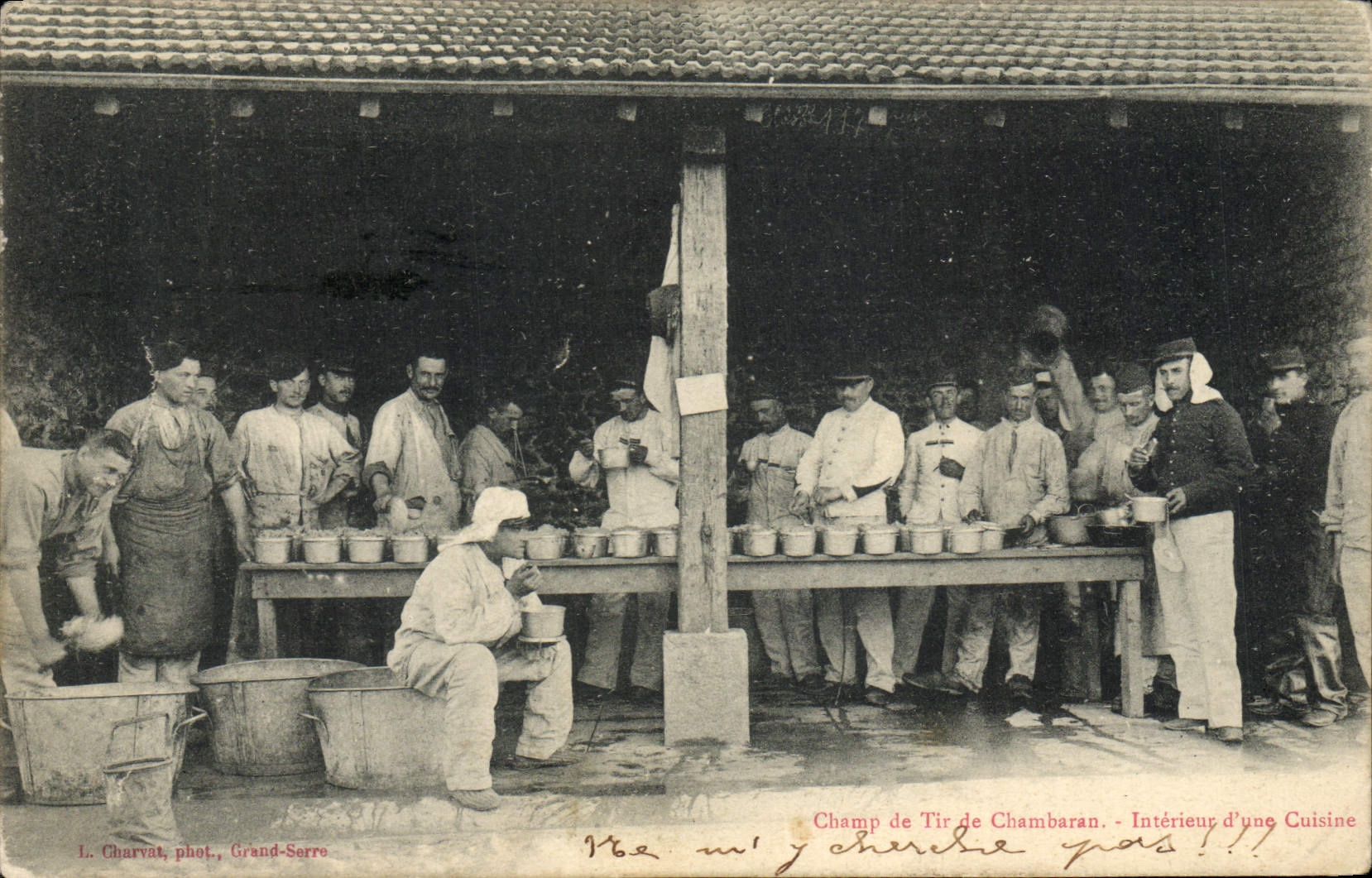 CPA Militaria Champ de tir de Chambaran interieur d'une cuisine