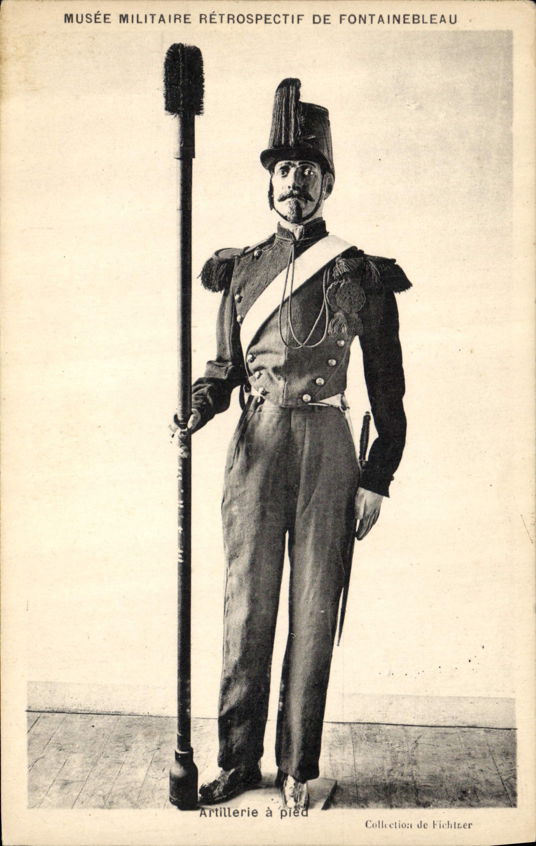 CPA Militaria Fontainebleau Musee Artillerie a pied