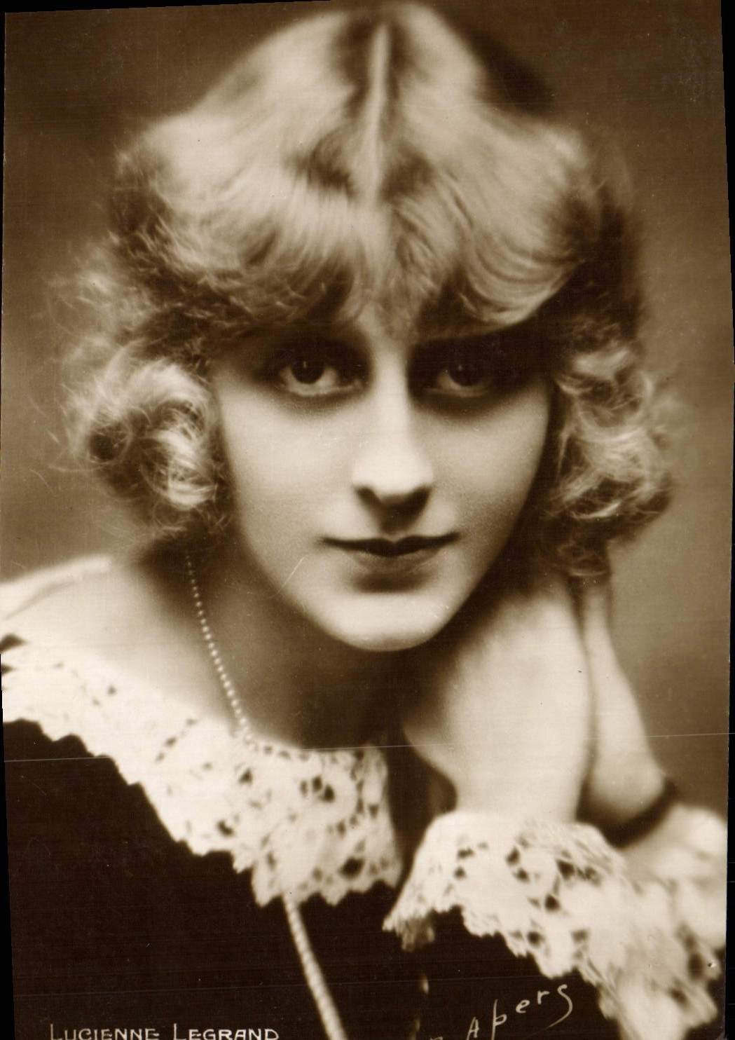 CPM Cinema Lucienne Legrand