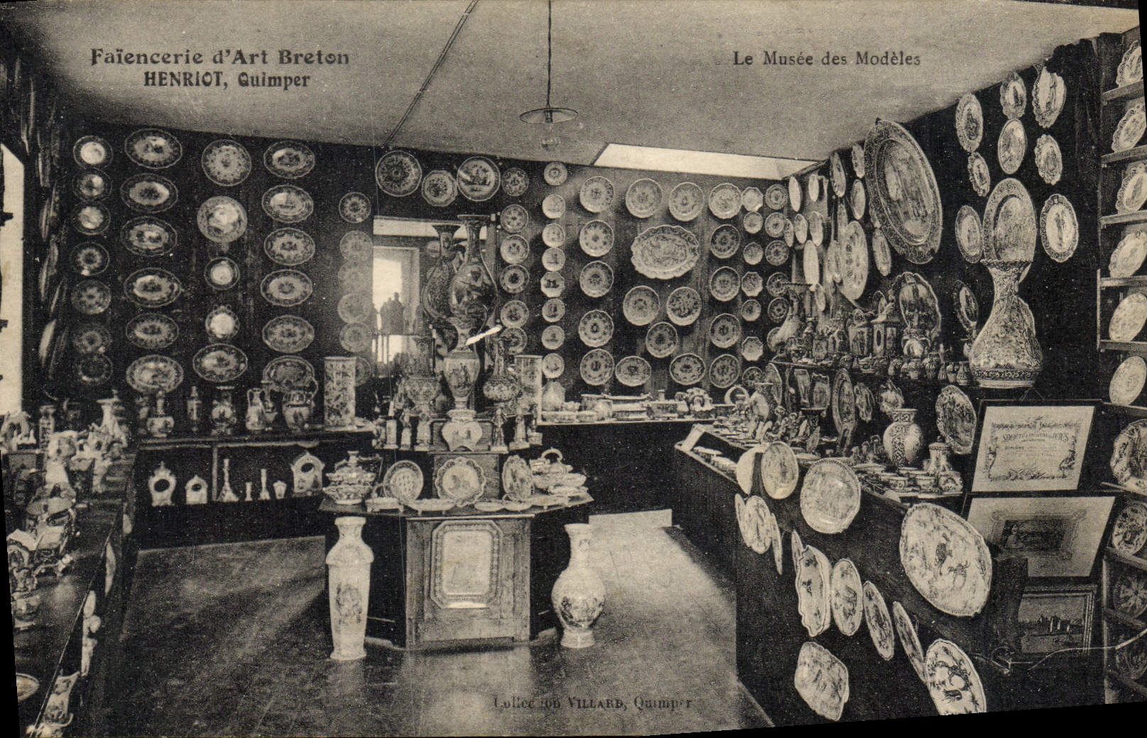 CPA Poterie Ceramique Faiencerie d'art breton Henriot Quimper Le musee des modeles