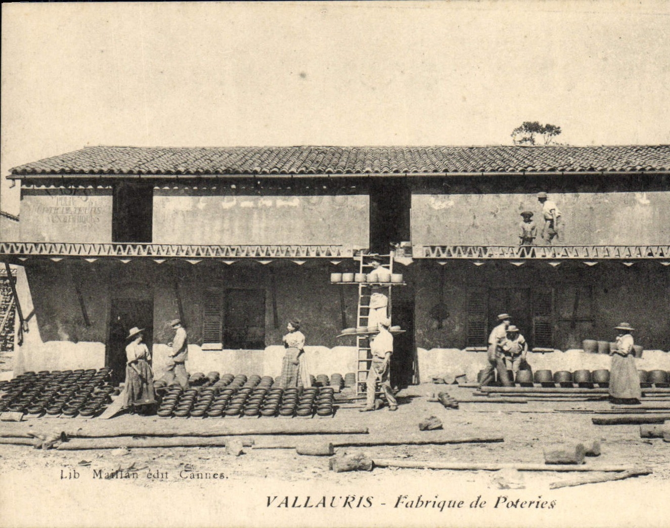 VINTAGE POSTCARD Ceramic Poterie Vallauris Manufactures potteries