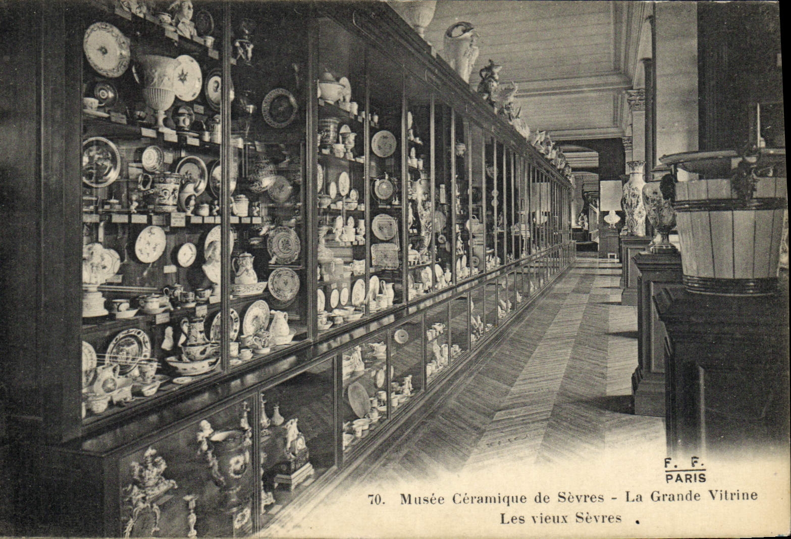 VINTAGE POSTCARD Ceramic Poterie ceramic Museum of Separate the large window the Sevres old men