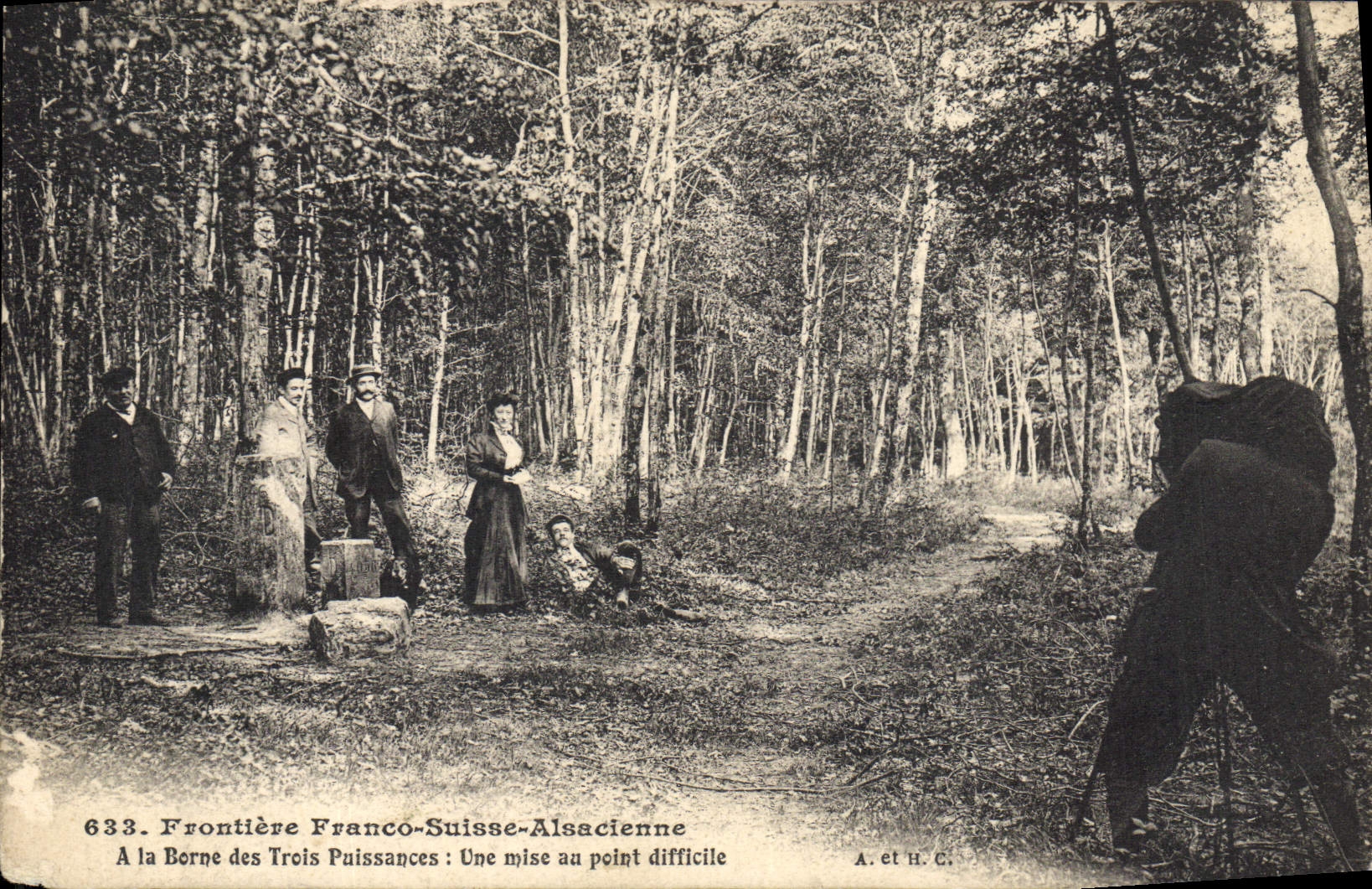 CPA Photographie Frontiere Franco suisse alsacienne A la borne des trois puissances Une mise au point difficile