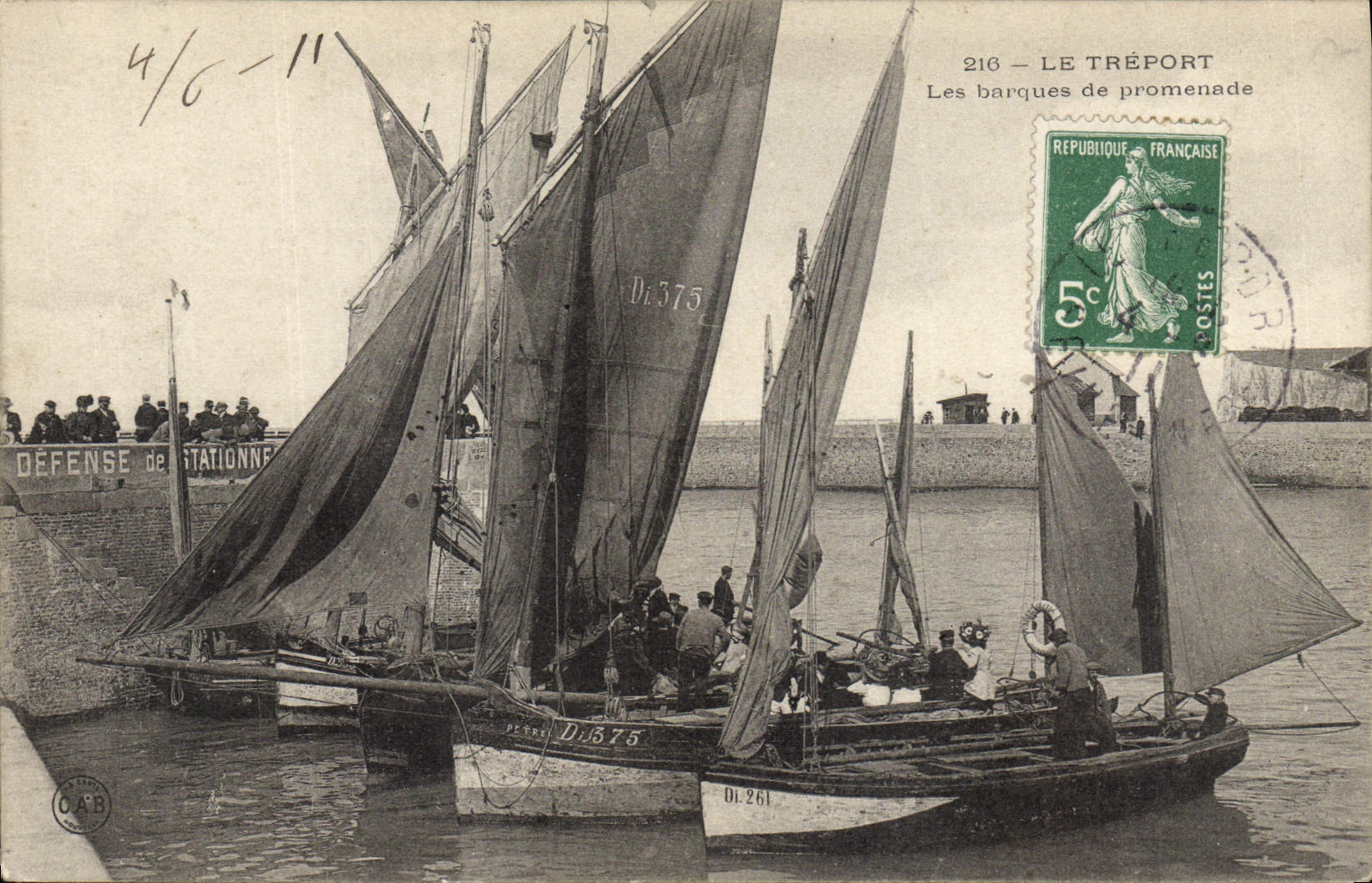 VINTAGE POSTCARD Bateau Fishes Treport the boats of walk
