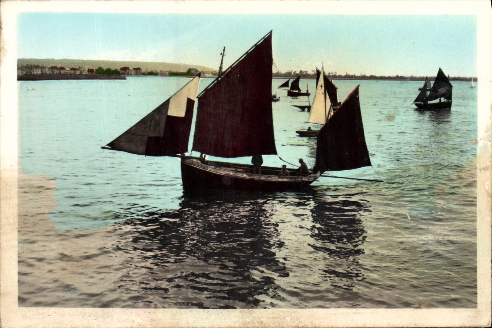 VINTAGE POSTCARD Bateau Fishes Normandy Barques of sin