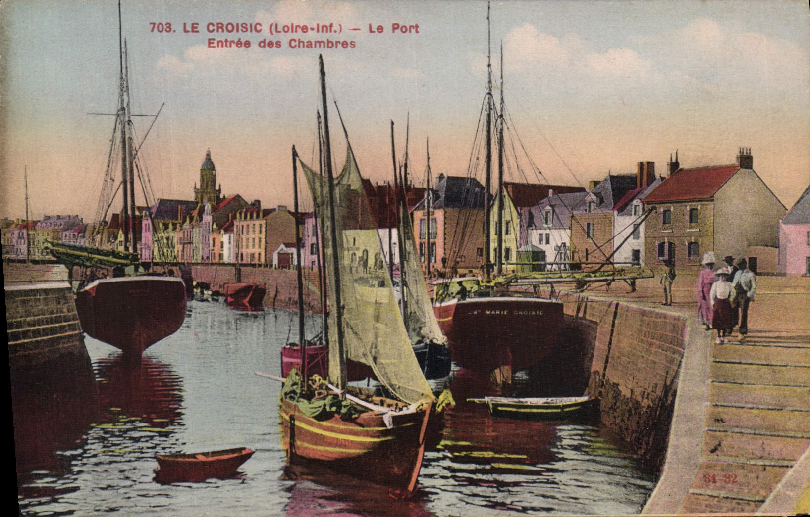 VINTAGE POSTCARD Bateau Fishes Croisic the Entree port of the rooms