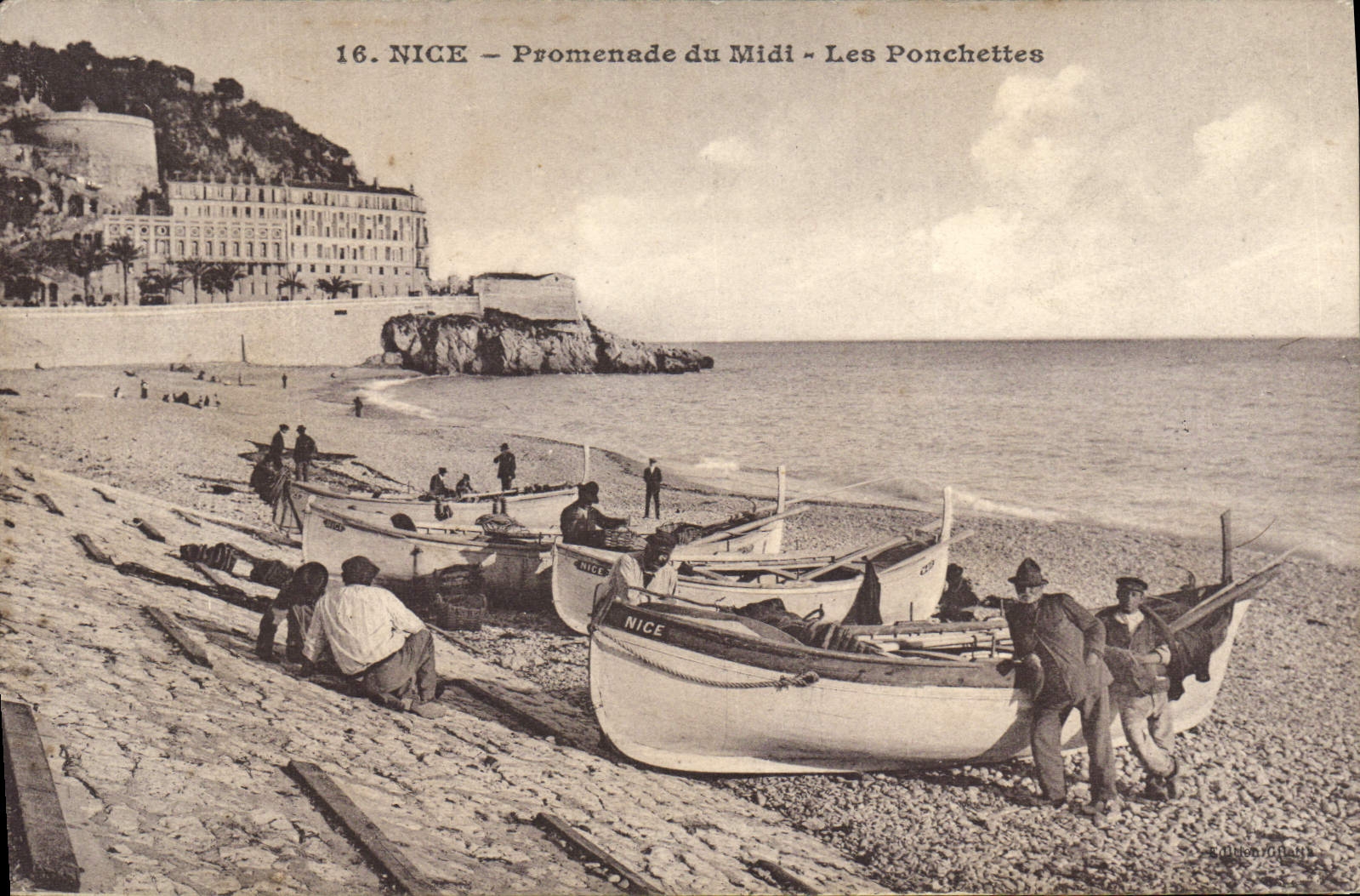 CPA Bateau Peche Nice Promenade du Midi Les Ponchettes