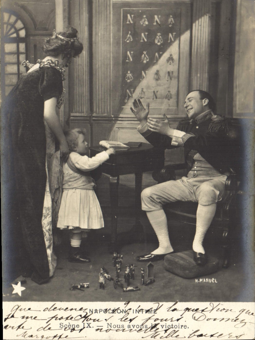 CPA Napoleon 1er intime Nous avons la victoire Enfant