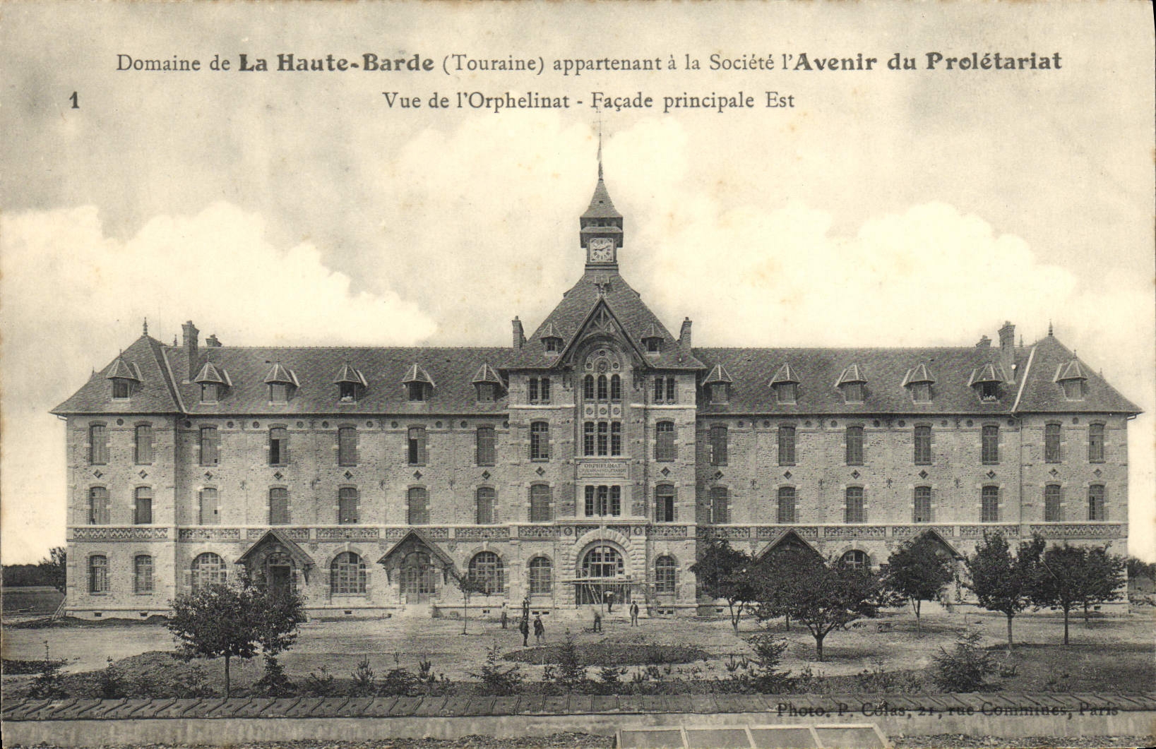 El campo del orfelinato de Enfants de la POSTAL de la VENDIMIA del alto futuro del bardo del proletariado considerado de principal el orfelinato de la fachada es