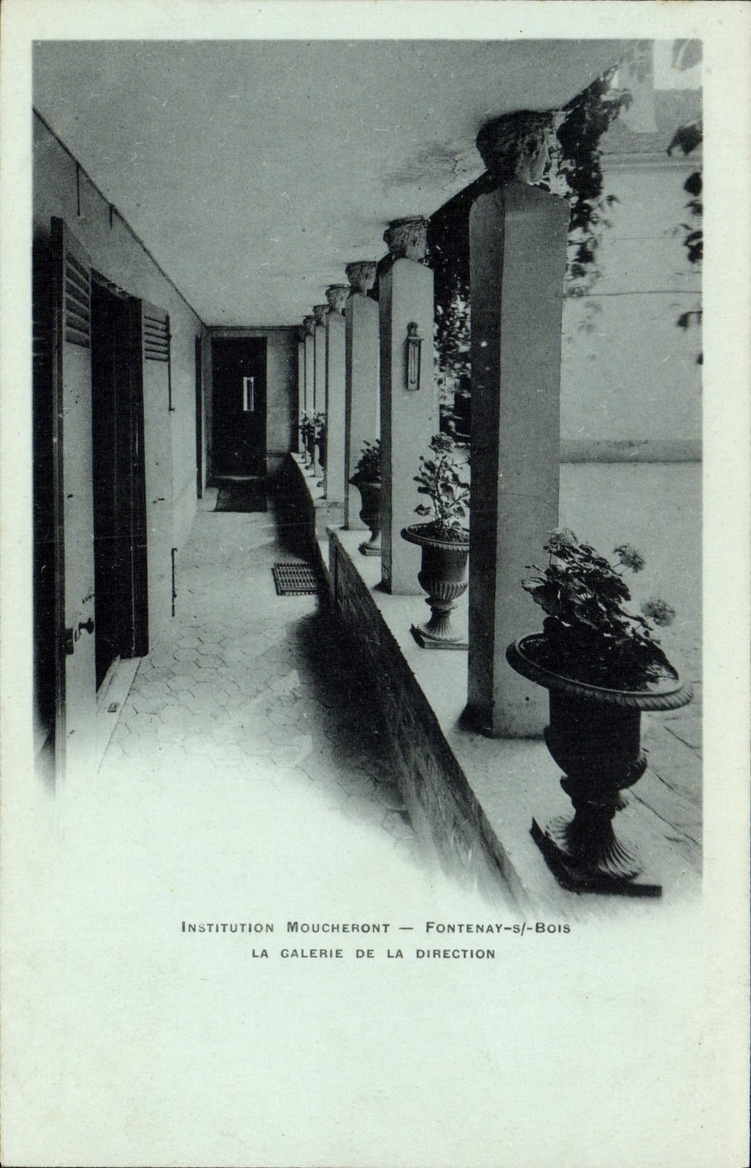 CPA Enfants Institution Moucheront Fontenay sous Bois La galerie de la direction
