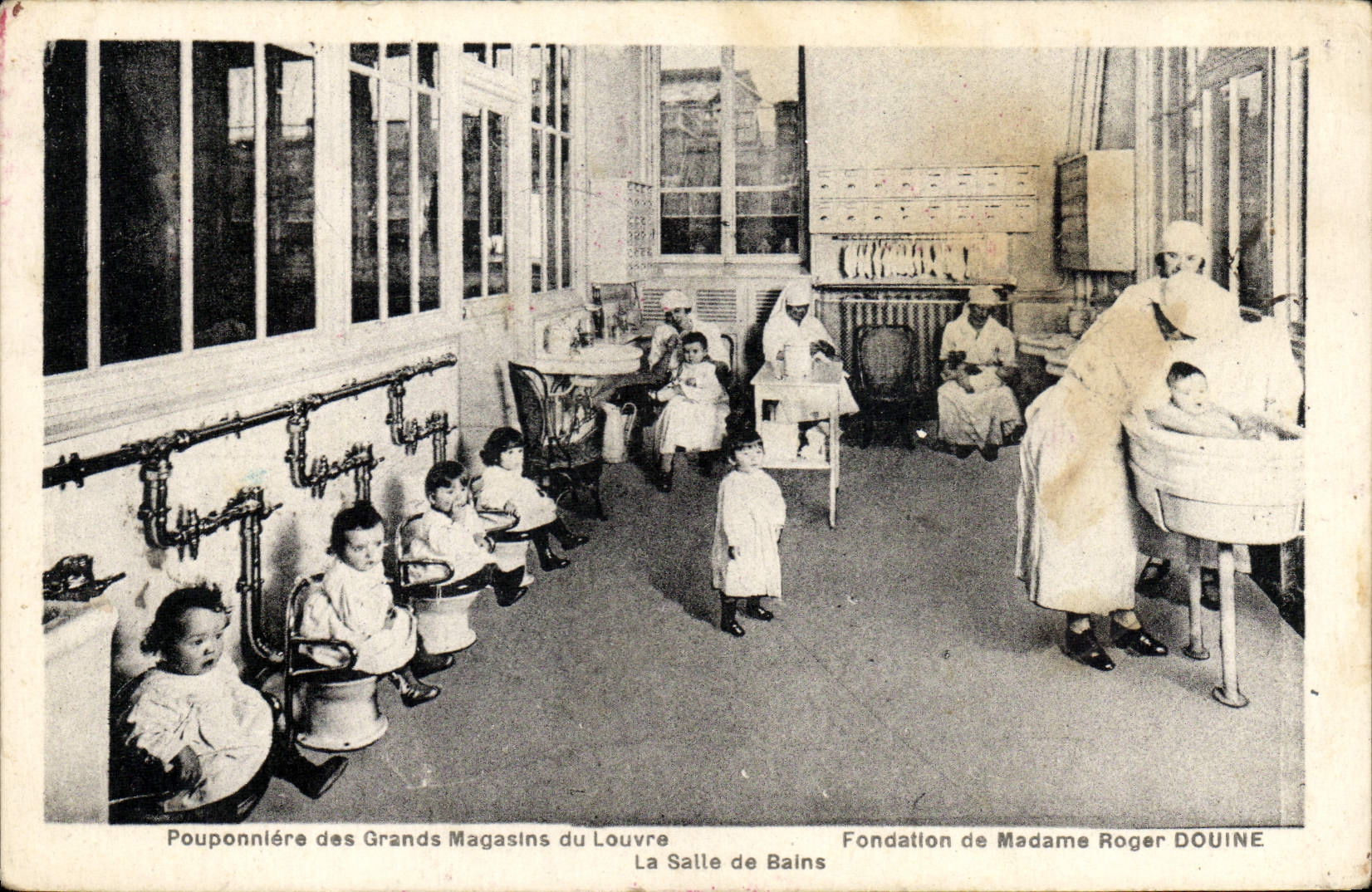 VINTAGE POSTCARD Pouponniere Children of the department stores of Louvre Foundation of Mrs Roger Douine the bathroom
