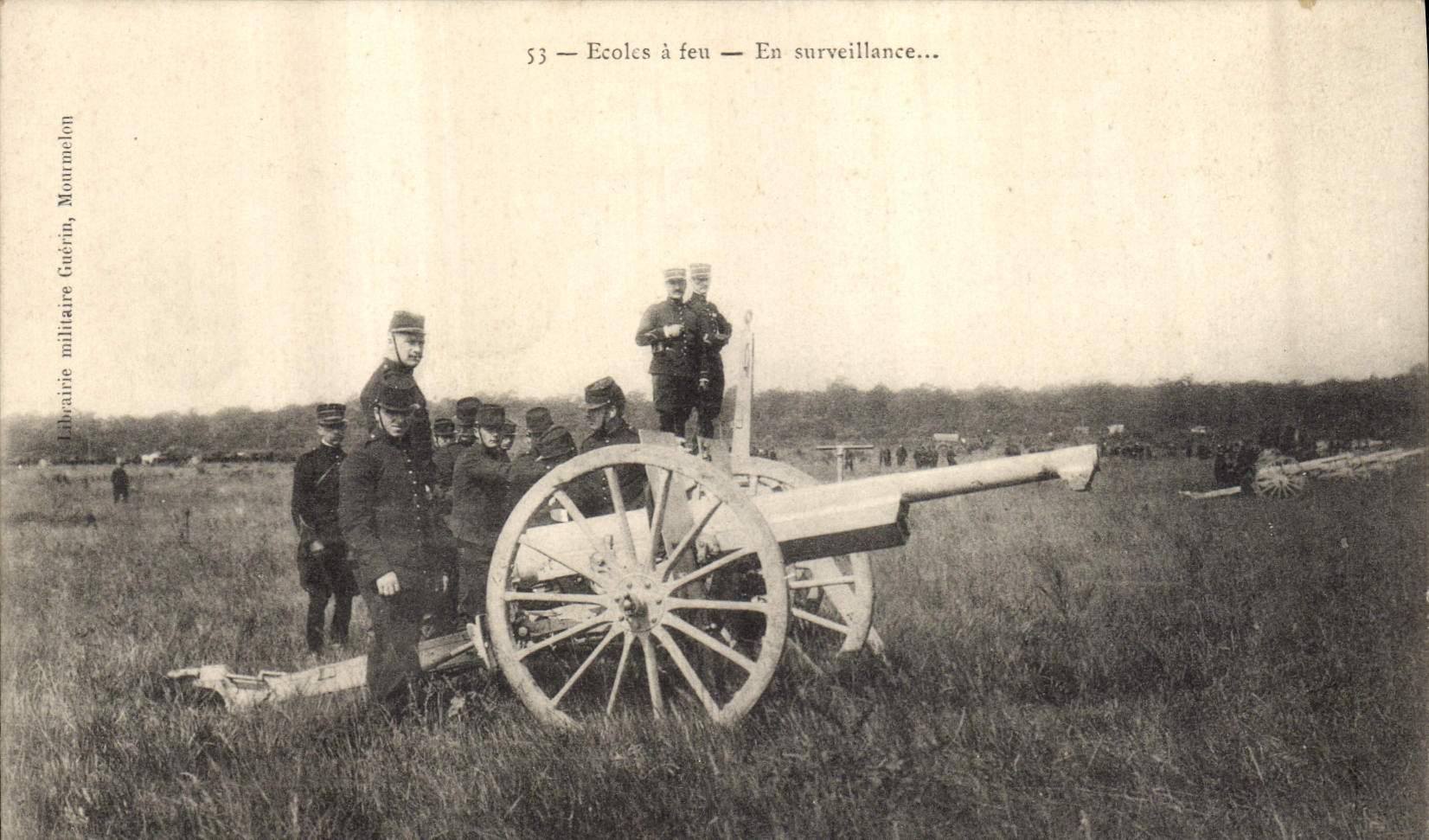 La POSTAL Militaria Ecole de la VENDIMIA tiene fuego Canon